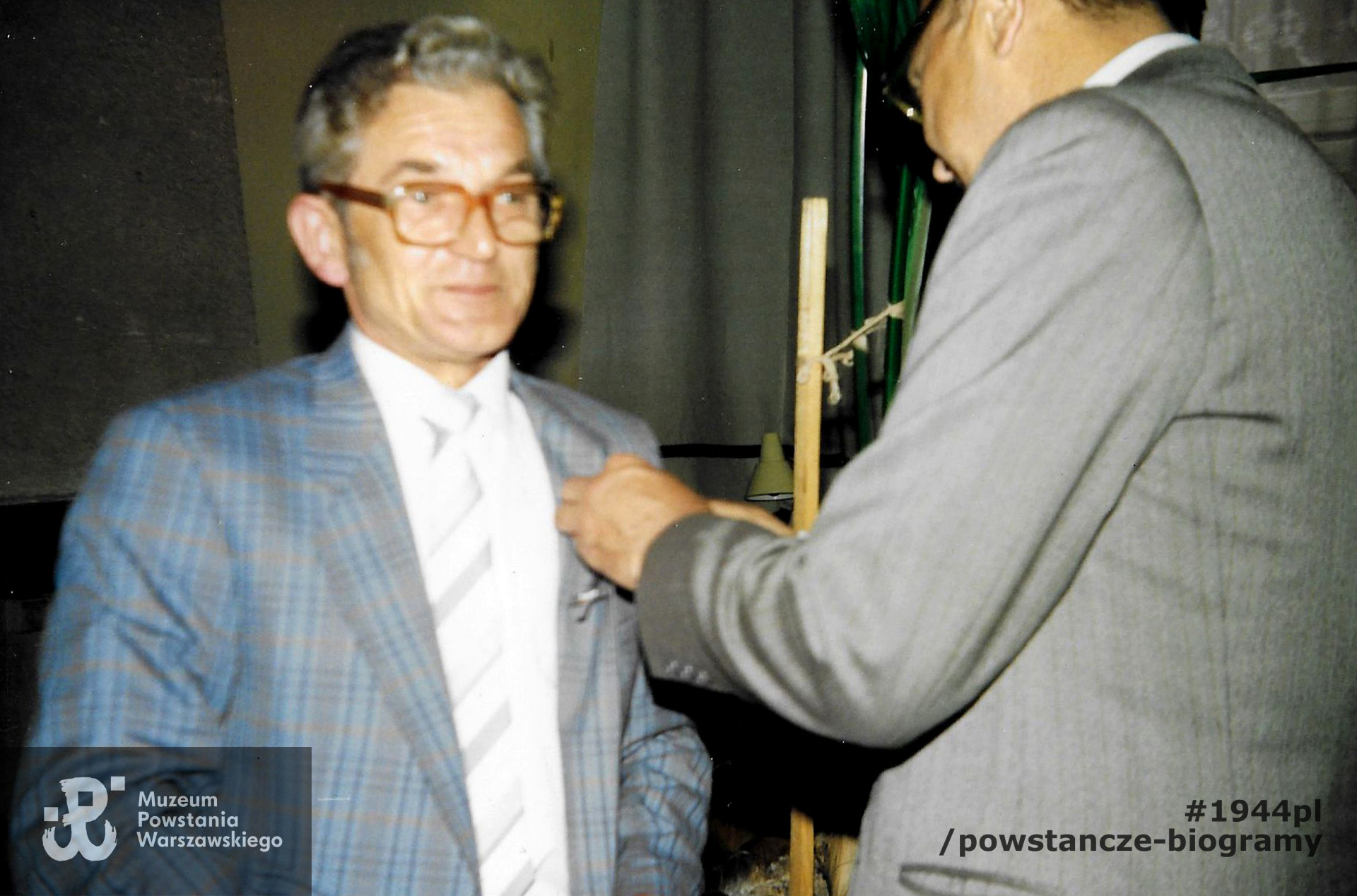 Odznaczenie Warszawskim Krzyżem Powstańczym. Fot. w imieniu rodziny udostępnił p. Dariusz Kopka