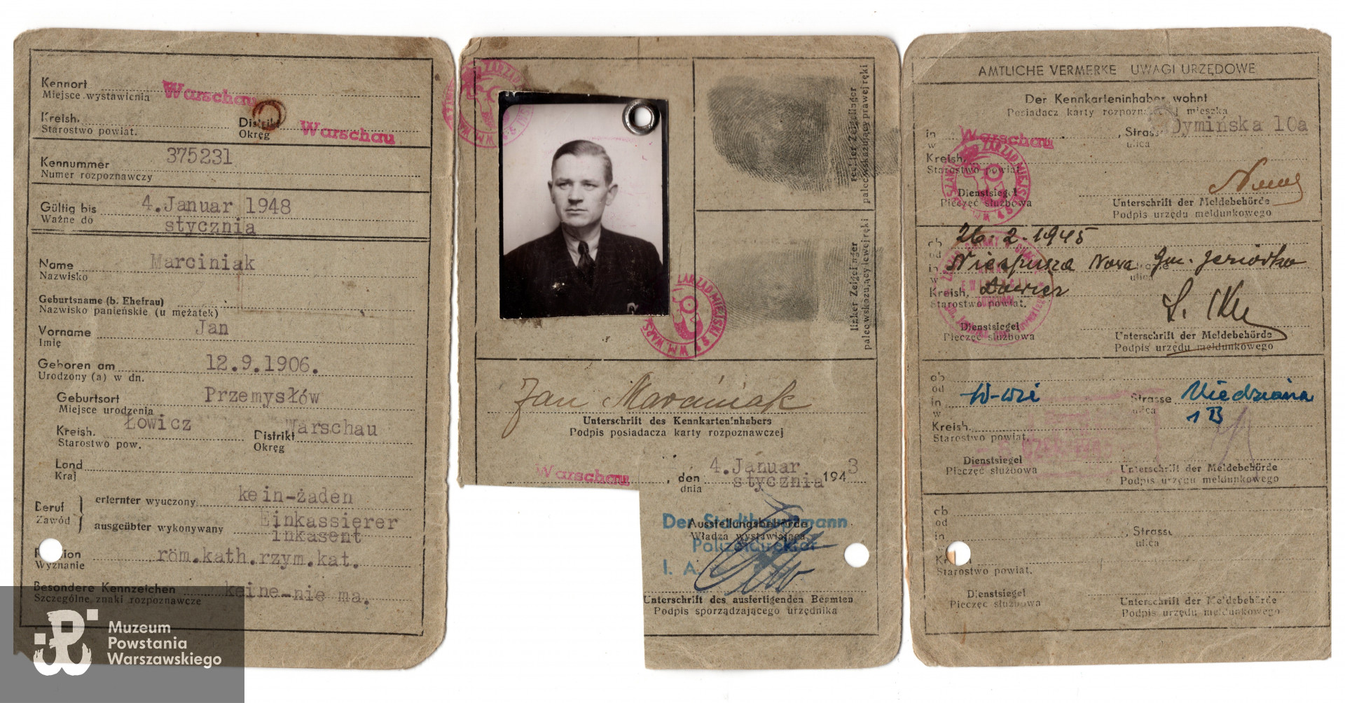 Kenkarta (niem. Kennkarte, karta rozpoznawcza)  Jana Marcinkiewicza -  dokument tożsamości wydawany obligatoryjnie przez okupacyjne władze niemieckie. Dokument ze zbiorów rodzinnych, udostępnił p.  Dariusz Skalski, wnuk Powstańca. Skany wykonano w Dziale Kombatanta MPW w styczniu 2024.