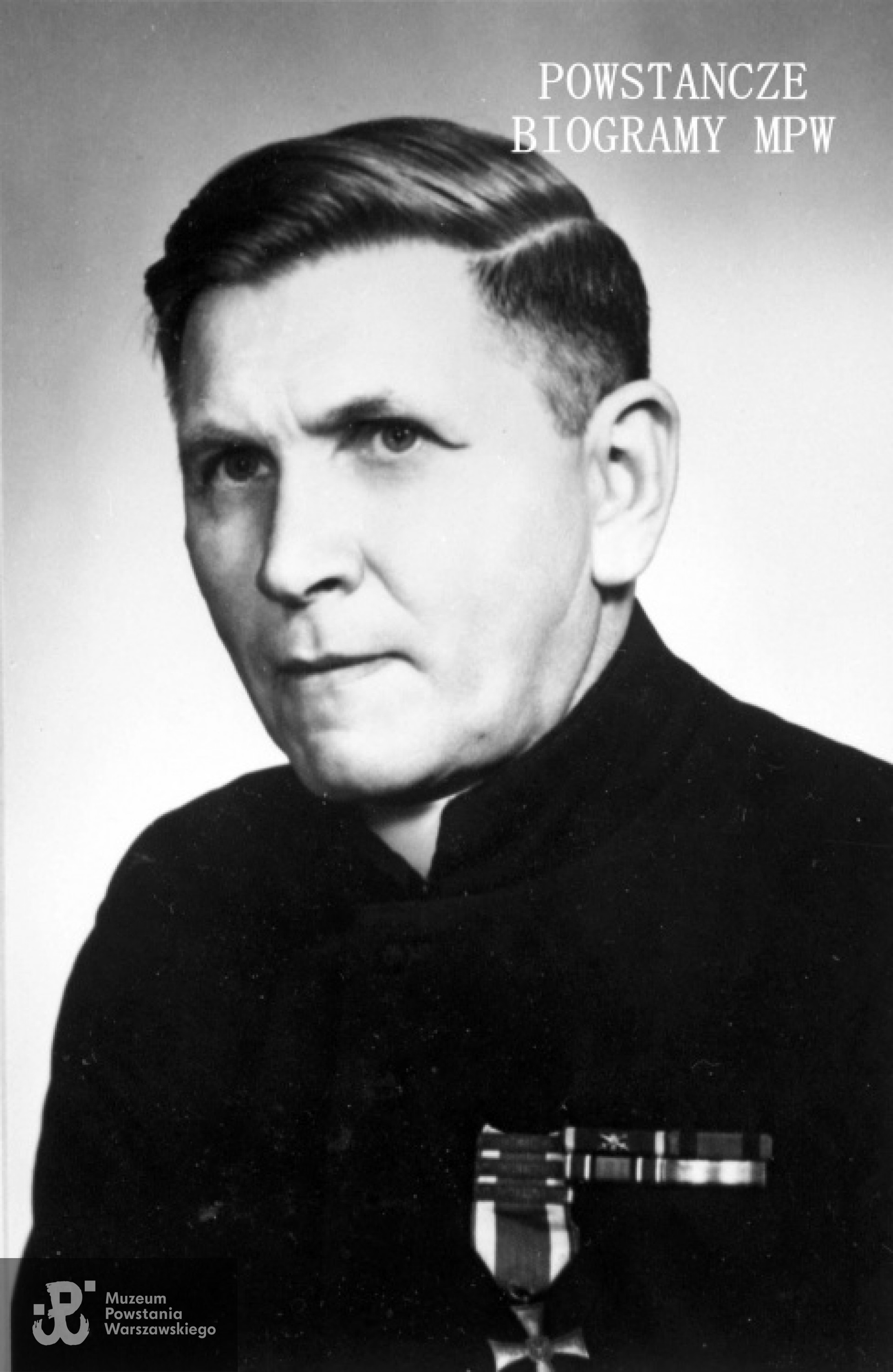 Ks. kapelan Stanisław Tworkowski "Jacek" . Fotografia portretowa ze zbiorów Muzeum Powstania Warszawskiego, sygn. MPW-IH/311