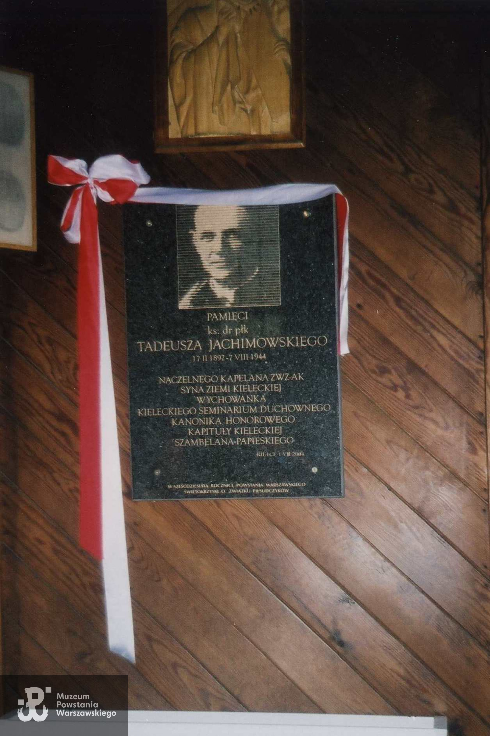 Kielce. Tablica pamięci ks. dr płk. Tadeusza Jachimowskiego w jednym z tamtejszych kościołów. Z archiwum rodzinnego Wiesława Kowalczewskiego.