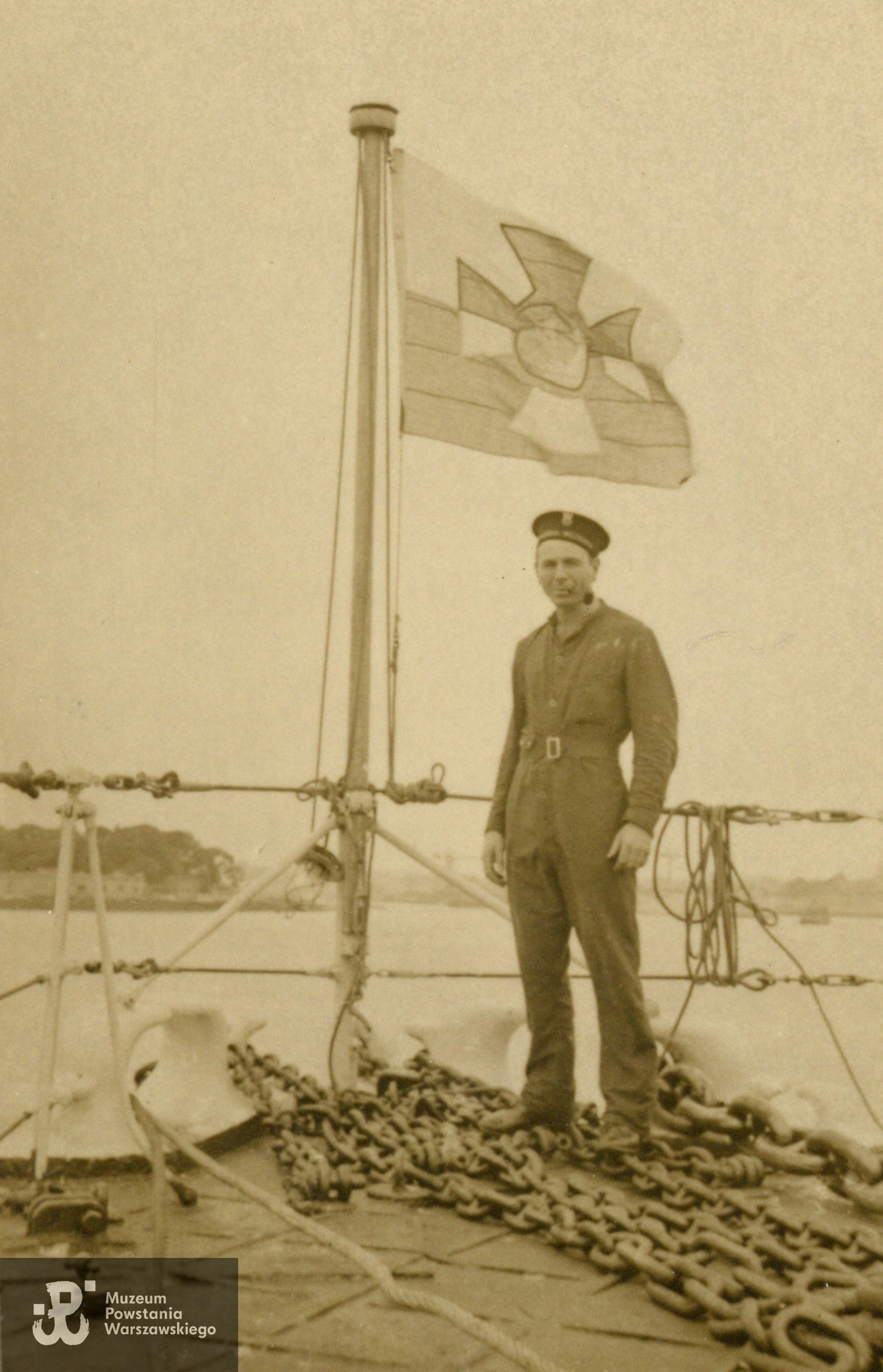 Henryk Kostrzewski po 1945 roku podczas służby w Polskiej Marynarce Wojennej. Fot. ze zbiorów rodzinnych p. Marcjana Murawskiego, skan wykonano w Muzeum Powstania Warszawskiego, 12/2023