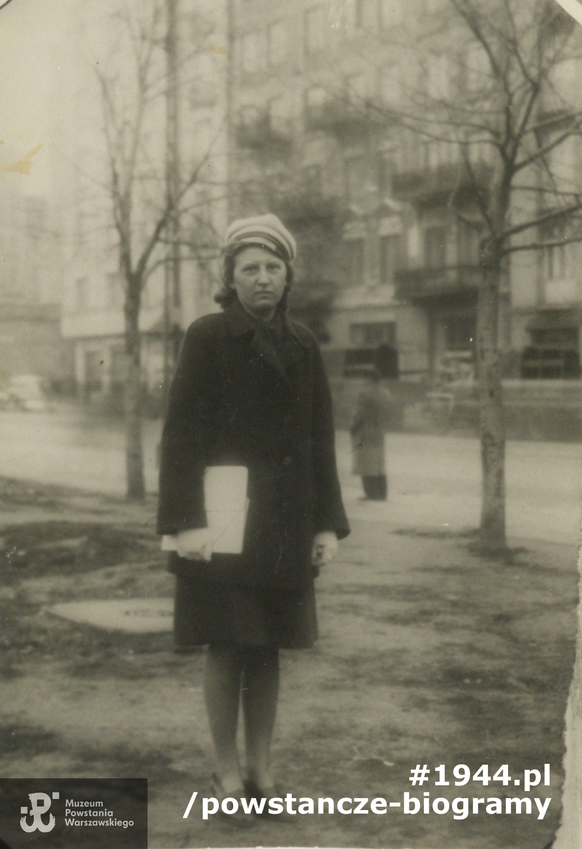 Fotografia powojenna - na rewersie data 15 IV 1948. Fot. z archiwum rodzinnego p. Wandy Cieślińskiej ps. "Wanda"