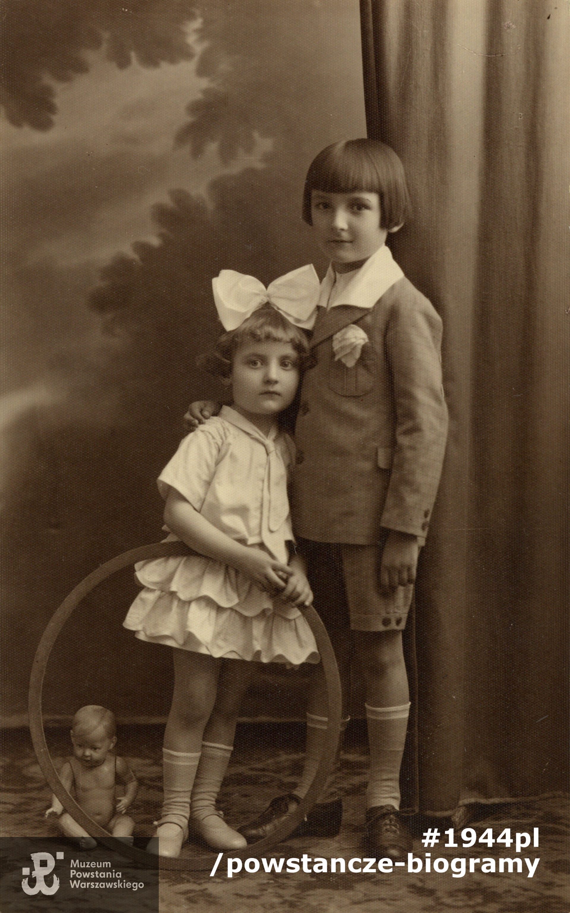 Rodzeństwo Czesława i Tadeusz Szczepankowscy, początek lat 30-tych XX w. Fot. z archiwum rodzinnego p. Jolanty Magnuszewskiej