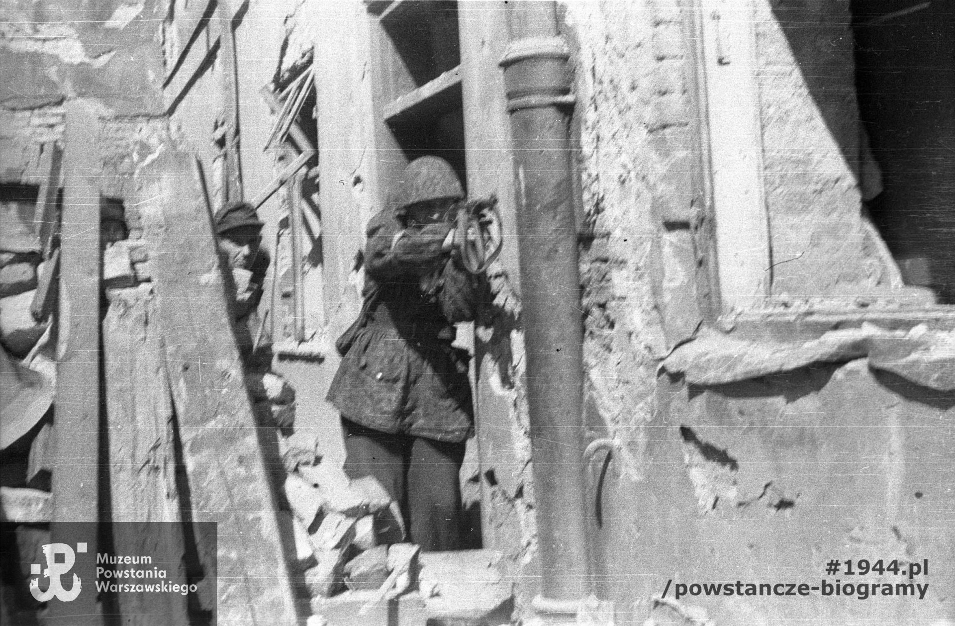 Autorem zdjęcia jest Wiesław Chrzanowski. Ze zbiorów Muzeum Powstania Warszawskiego, sygn. MPW-IN/3241