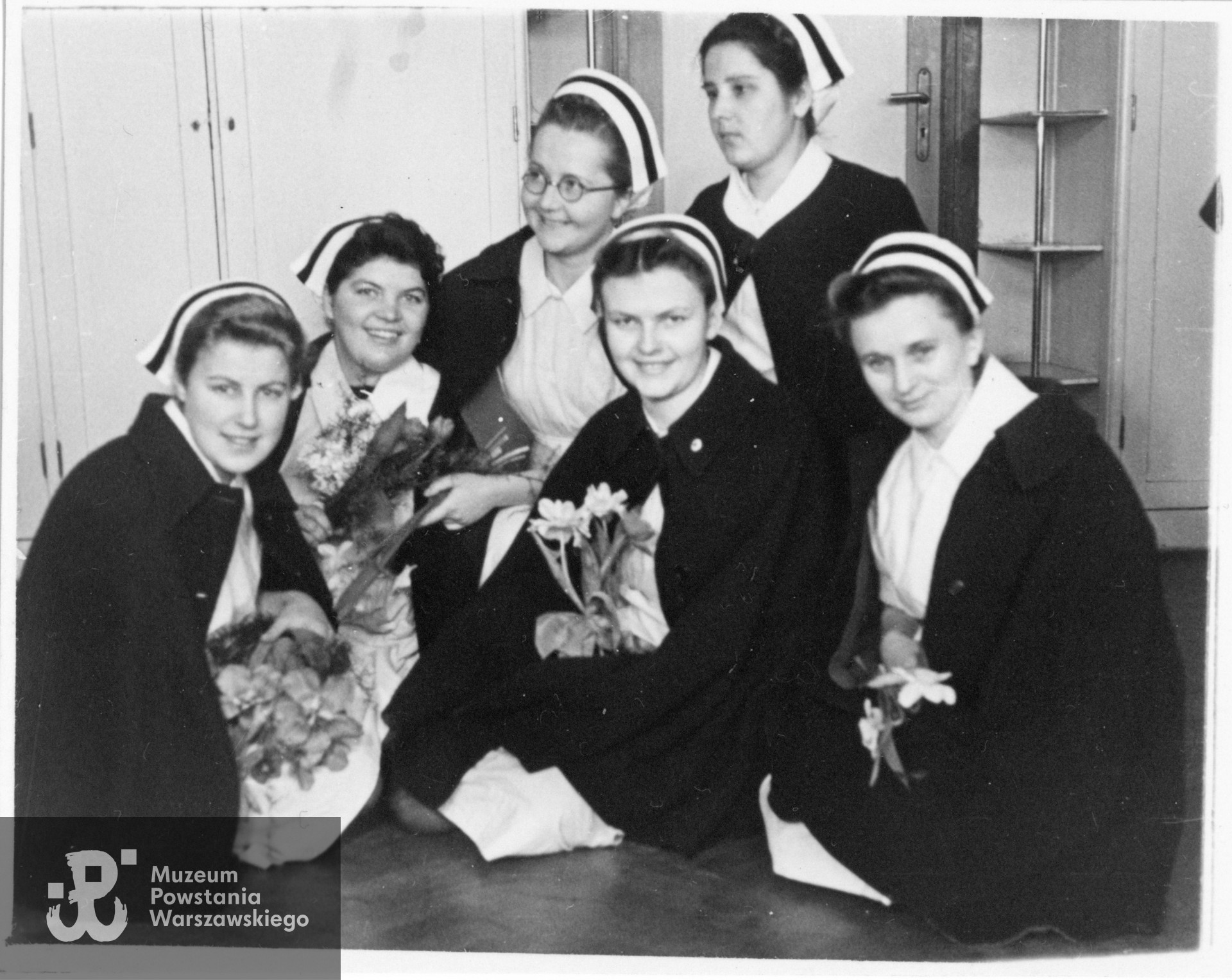 Warszawska Szkoła Pielęgniarstwa.  Fot. ze zbiorów rodzinnych, udostępnili p. Jacek Krzysztof Moskwa i p. Stanisław  Piotr Moskwa, synowie. Skany wykonano w Muzeum Powstania Warszawskiego, 03/2024