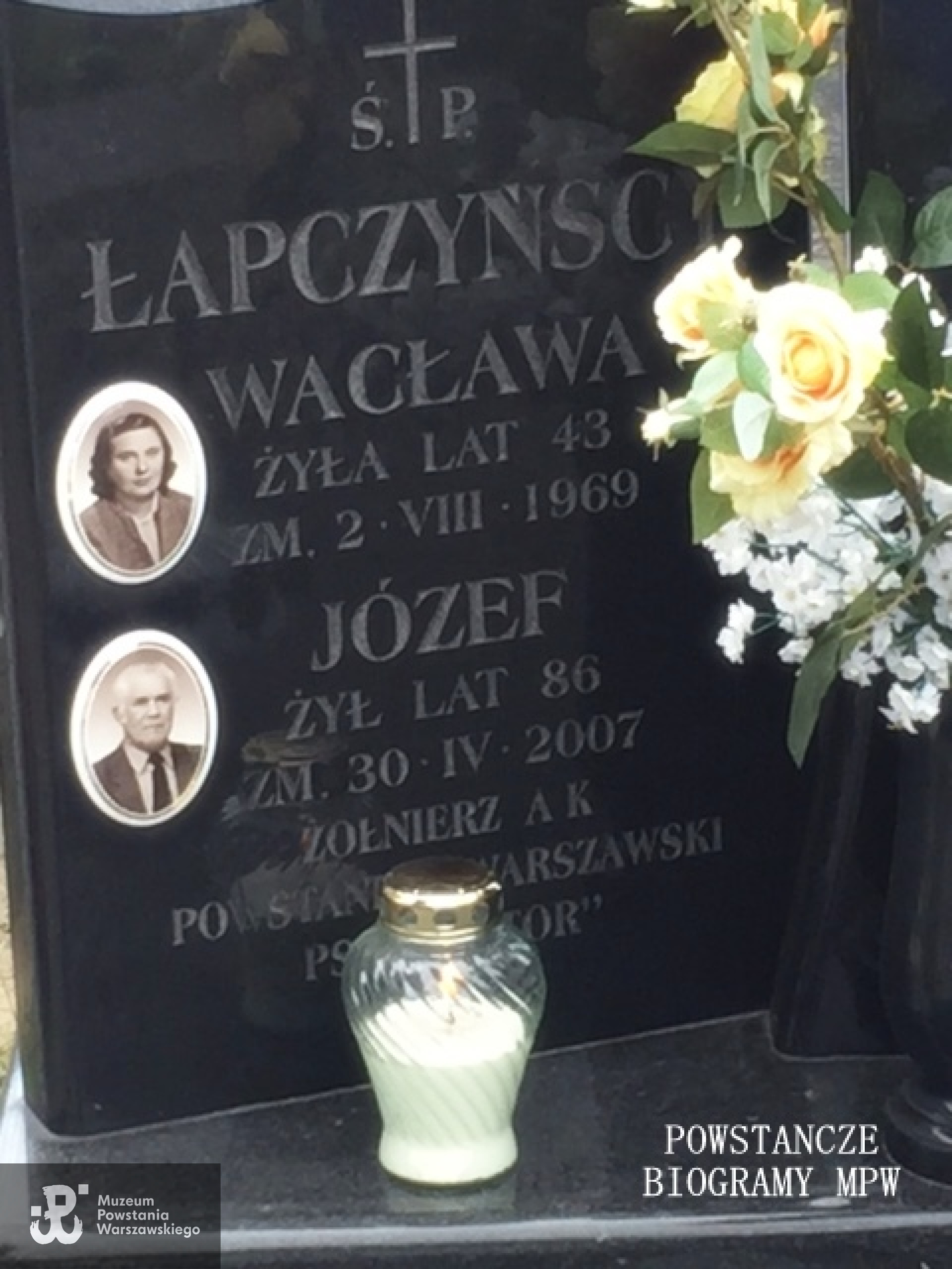 Mogiła Józefa i Wacławy Łapczyńskich na Cmentarzu w Powsinie. Fot. z archiwum rodzinnego udostępnił  Piotr Siła