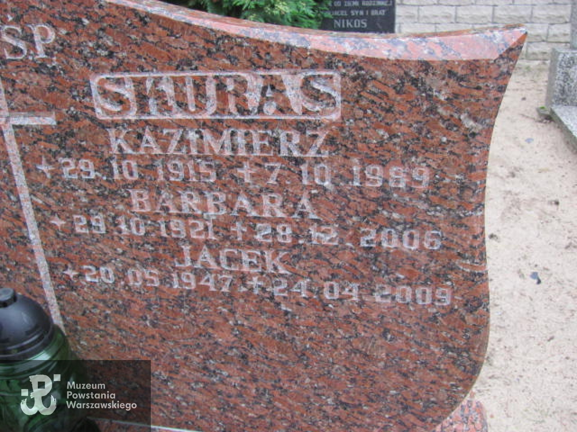 Fotografia mogiły pobrana ze strony http://gdynia.artlookgallery.com/grobonet/