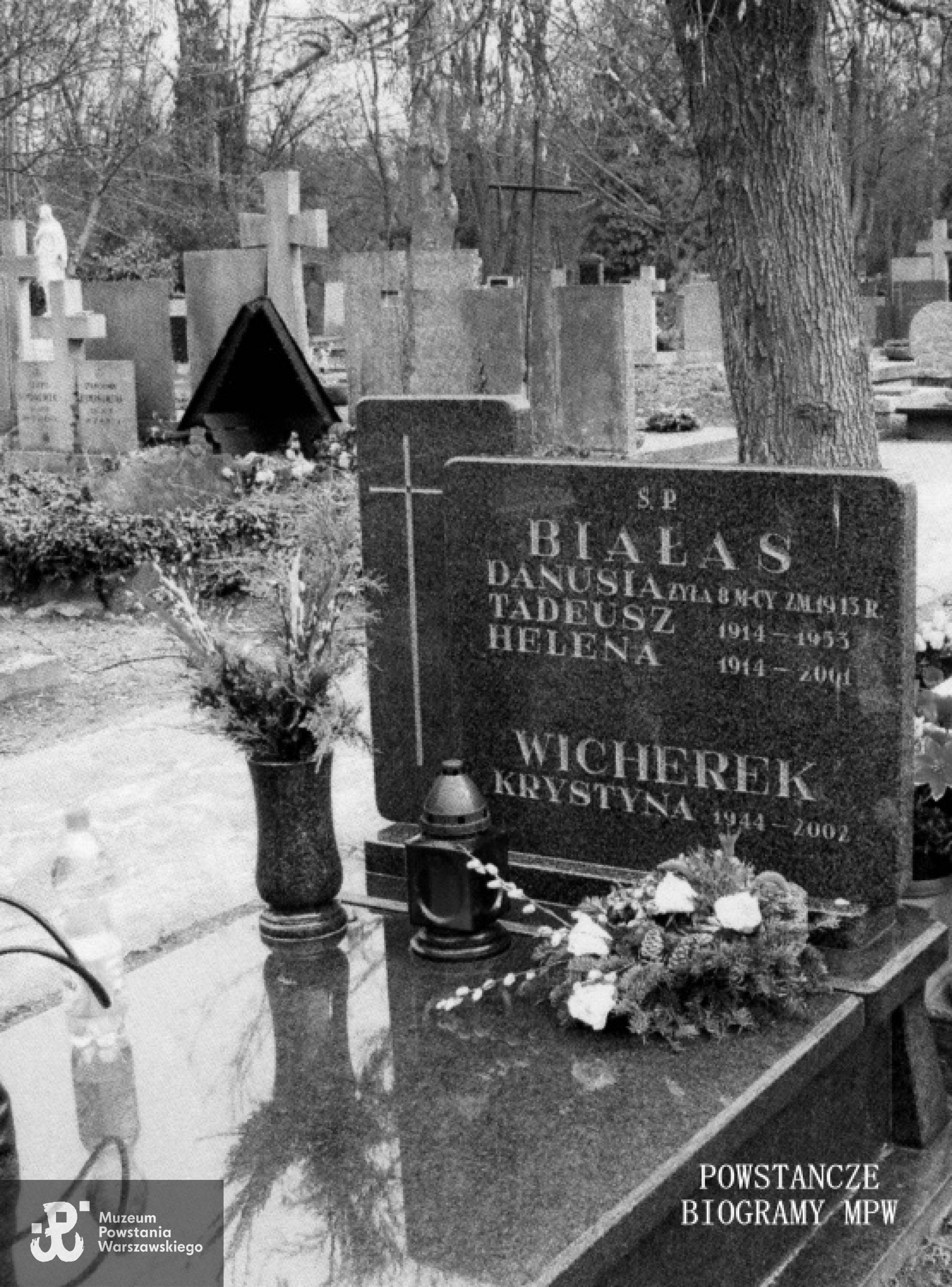 Grób rodzinny na warszawskich Powązkach, gdzie pochowany jest sierż. Tadeusz Białas ps. "Ryś" wraz z żoną Heleną i córkami Danutą i Krystyną. Fot. archiwum rodzinne.