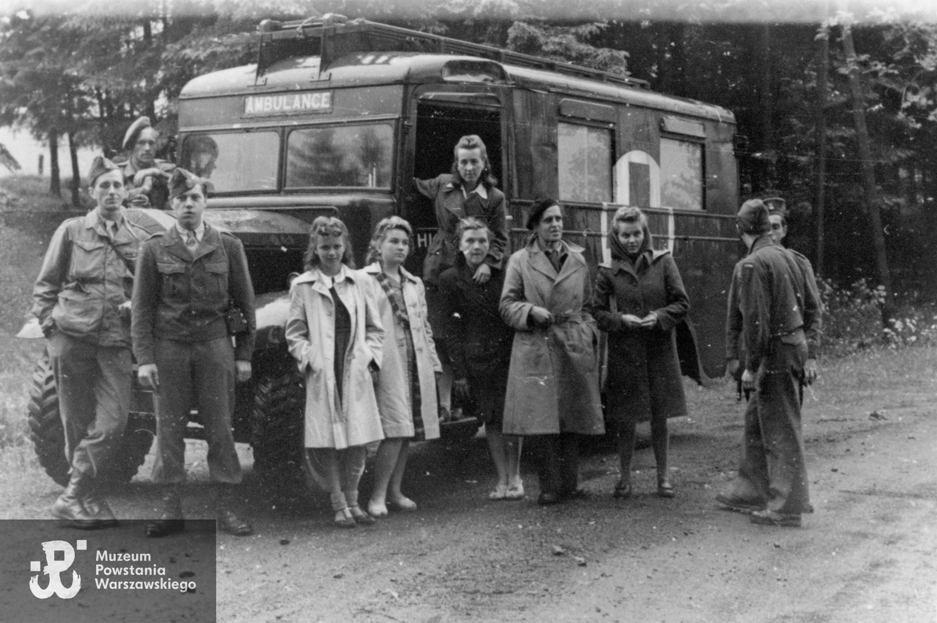 Fotografia pochodząca ze spuścizny po Zygmuncie Janie Raczyńskim ps. Zygmuś - żołnierze polscy  w Bad Harzburg. Udostępnił p. Jerzy Raczyński, syn Powstańca.
