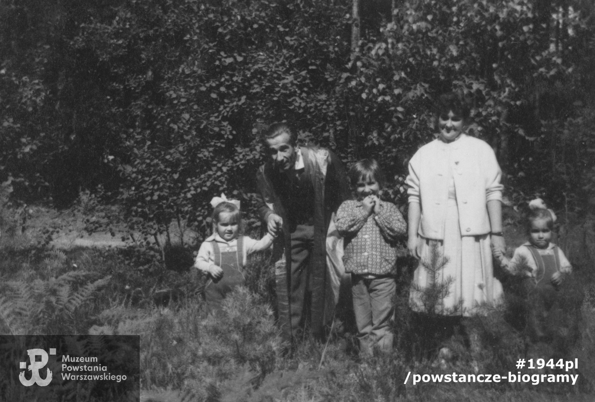 Hanna Stadnik z rodziną, fotografia wykonana ok 1959/1960 roku, na zdjęciu z mężem i córkami. Fot. z archiwum rodzinnego p. Hanny Stadnik z d. Sikorskiej