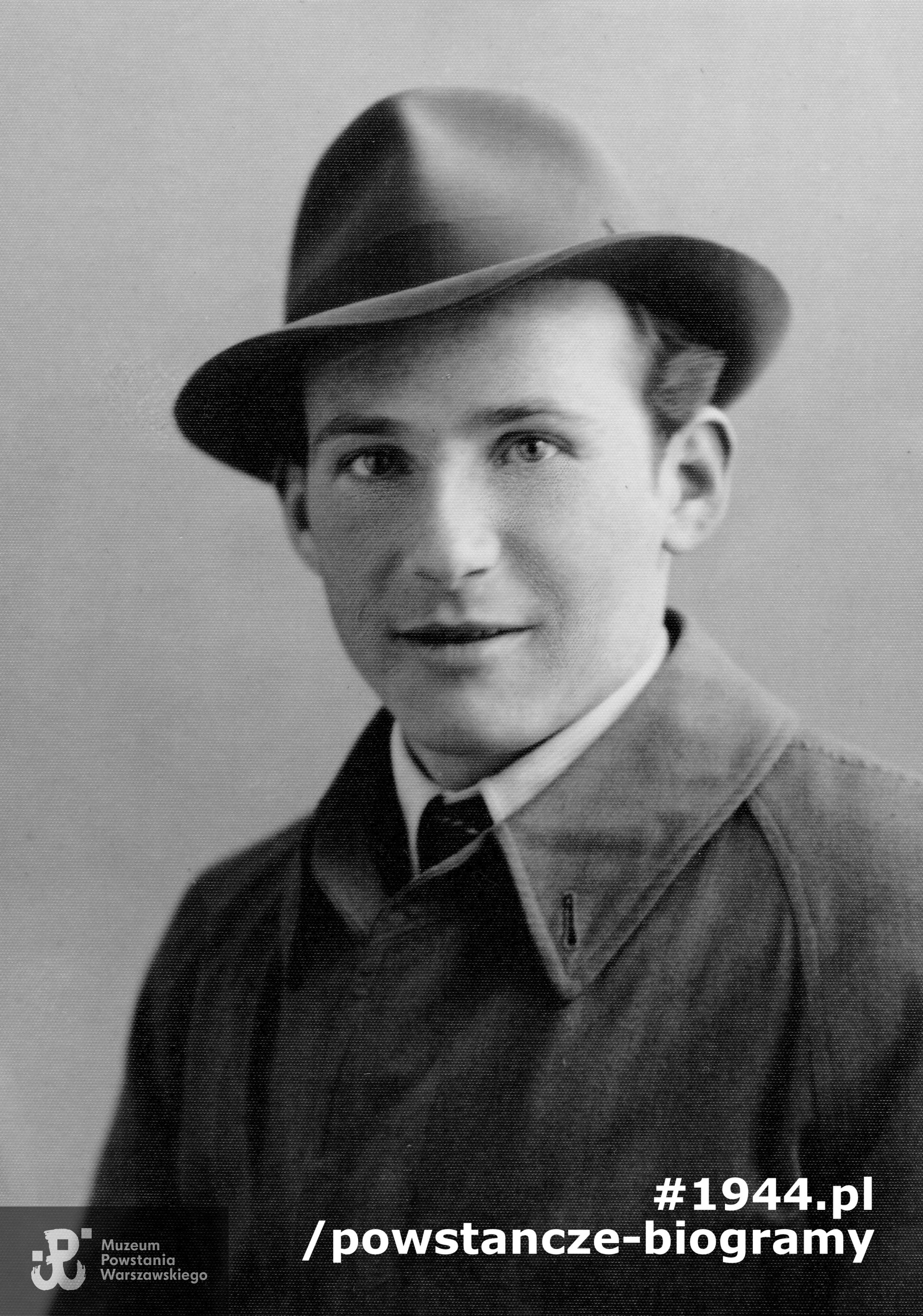 Tadeusz Szustkiewicz ps. "Kot". Fotografia portretowa ze zbiorów Muzeum Powstania Warszawskiego, sygn. P/8947, dar p. Roberta Błońskiego