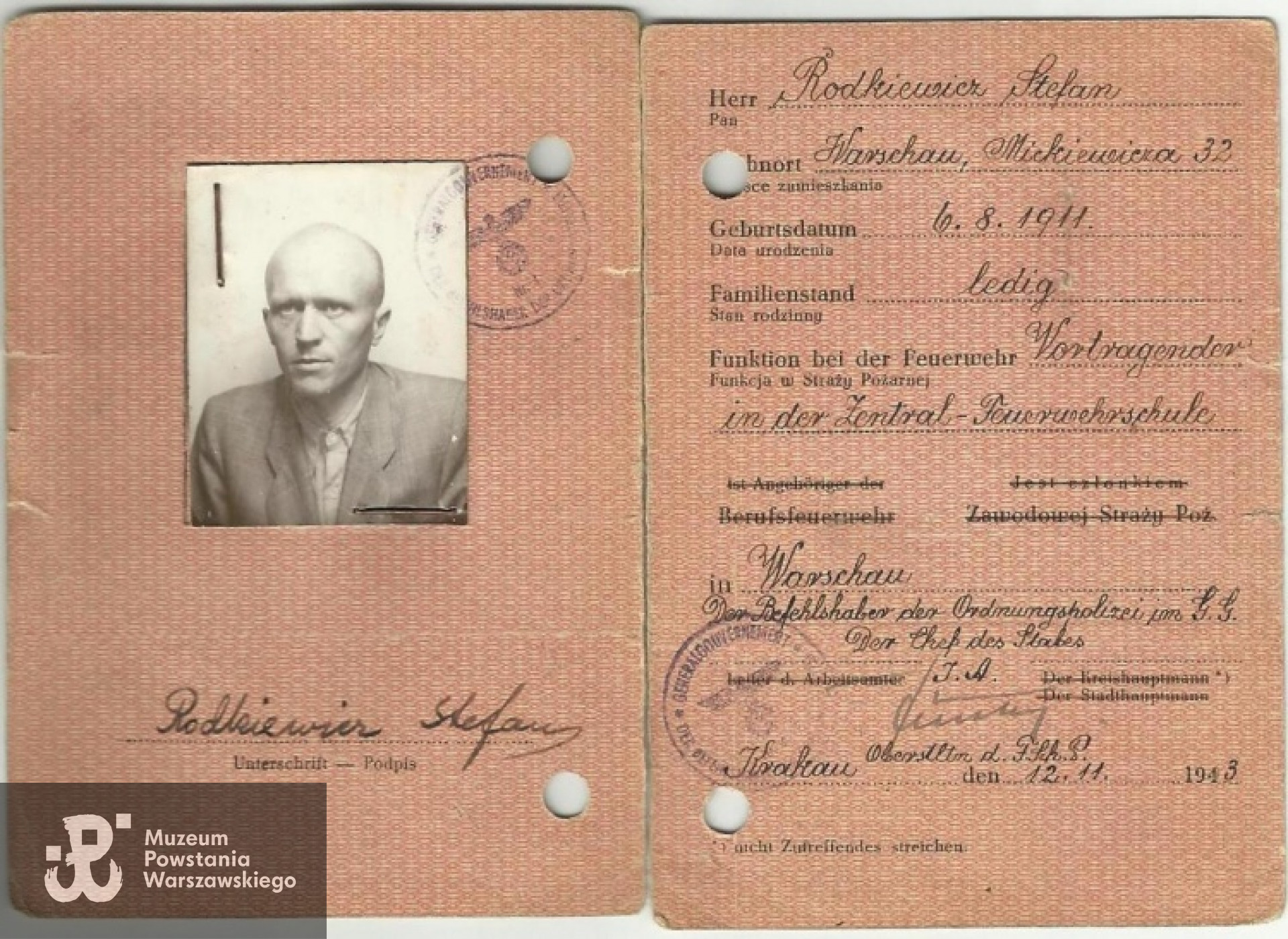 Dokumenty okupacyjne Stefana Rodkiewicza. Fot. ze zbiorów Moniki Kuryłek.