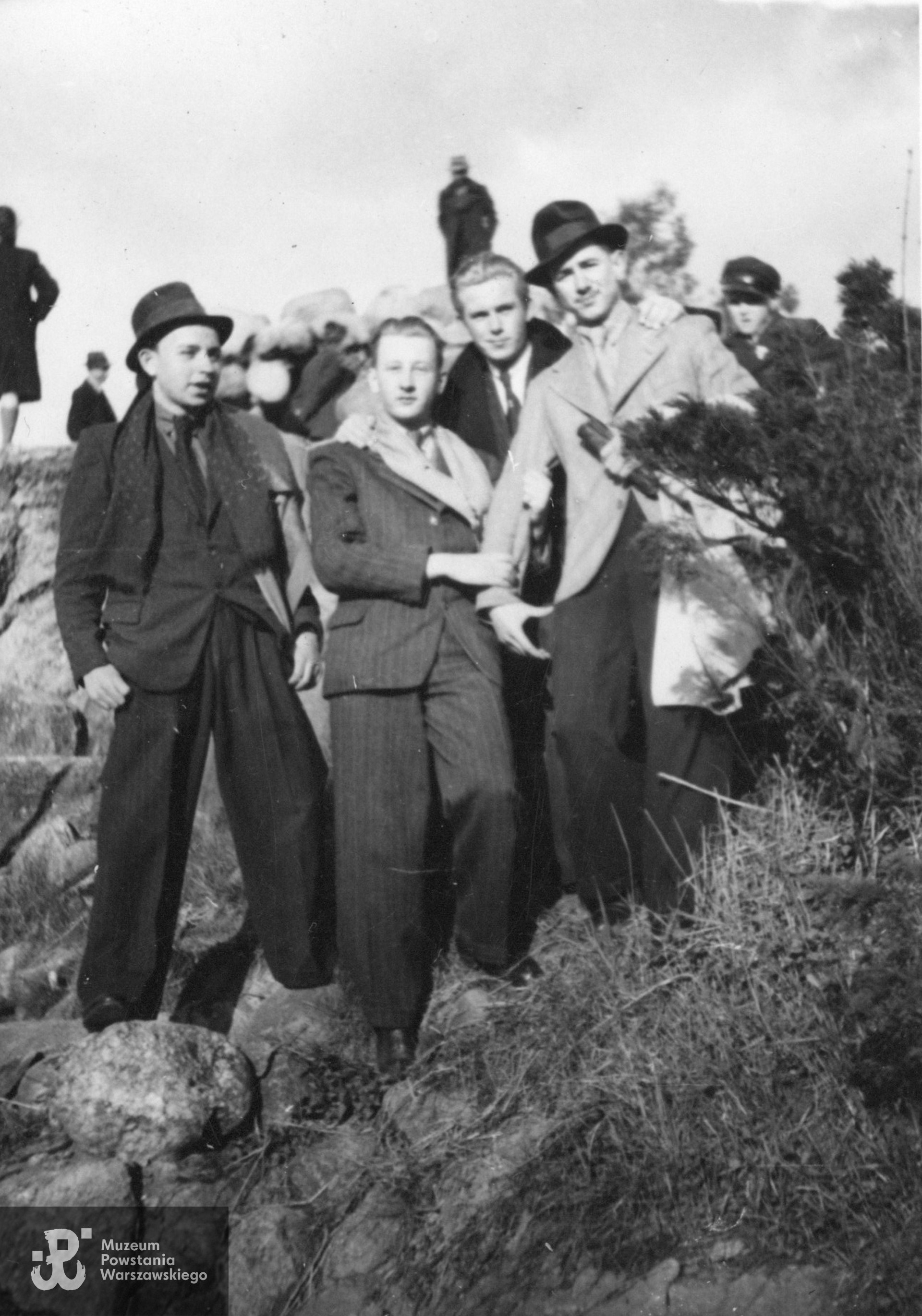  Fot. ze zbiorów rodzinnych, udostępnił p. Jacek Depczyk, syn Powstańca. Skany wykonano w Muzeum Powstania Warszawskiego w listopadzie 2023.  