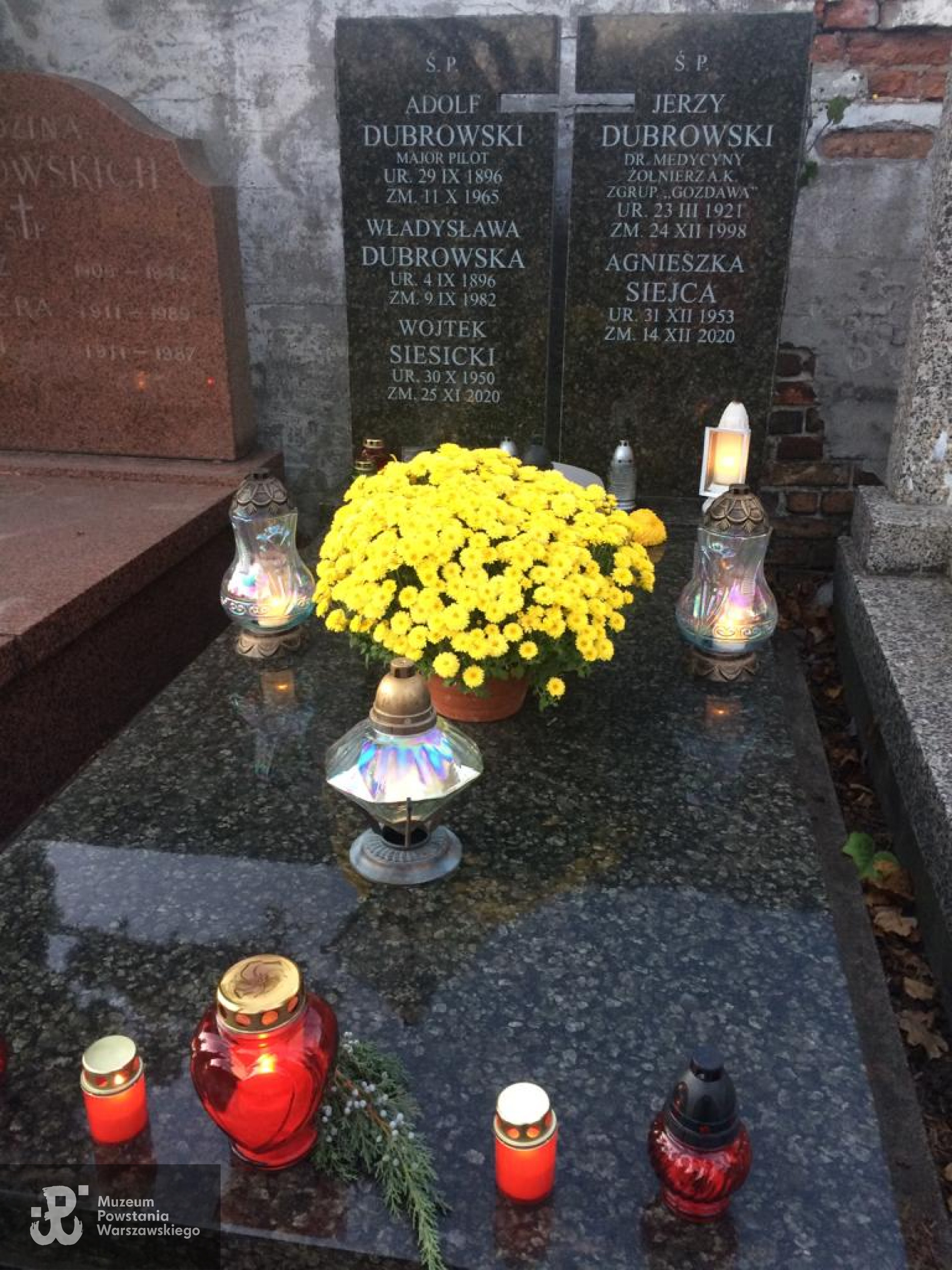 Cmentarz Powązkowski w Warszawie, miejsce pochowania dr. Jerzego Dubrowskiego. Fot. udostępniła p. Małgorzata Tiuryn