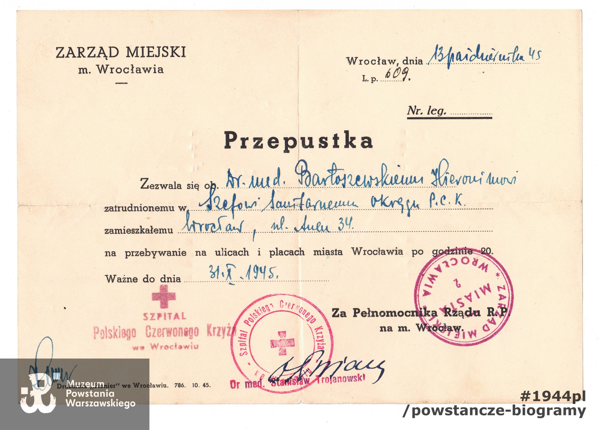 Przepustka wystawiona przez Zarząd Miejski m. Wrocławia (1945 r.) zezwalająca dr Bartoszewskiemu na poruszanie się po ulicach i placach miasta Wrocławia po godzinie 20:00. Przepustka ważna do 31.10.1945 r.  Dokument ze zbiorów rodzinnych
