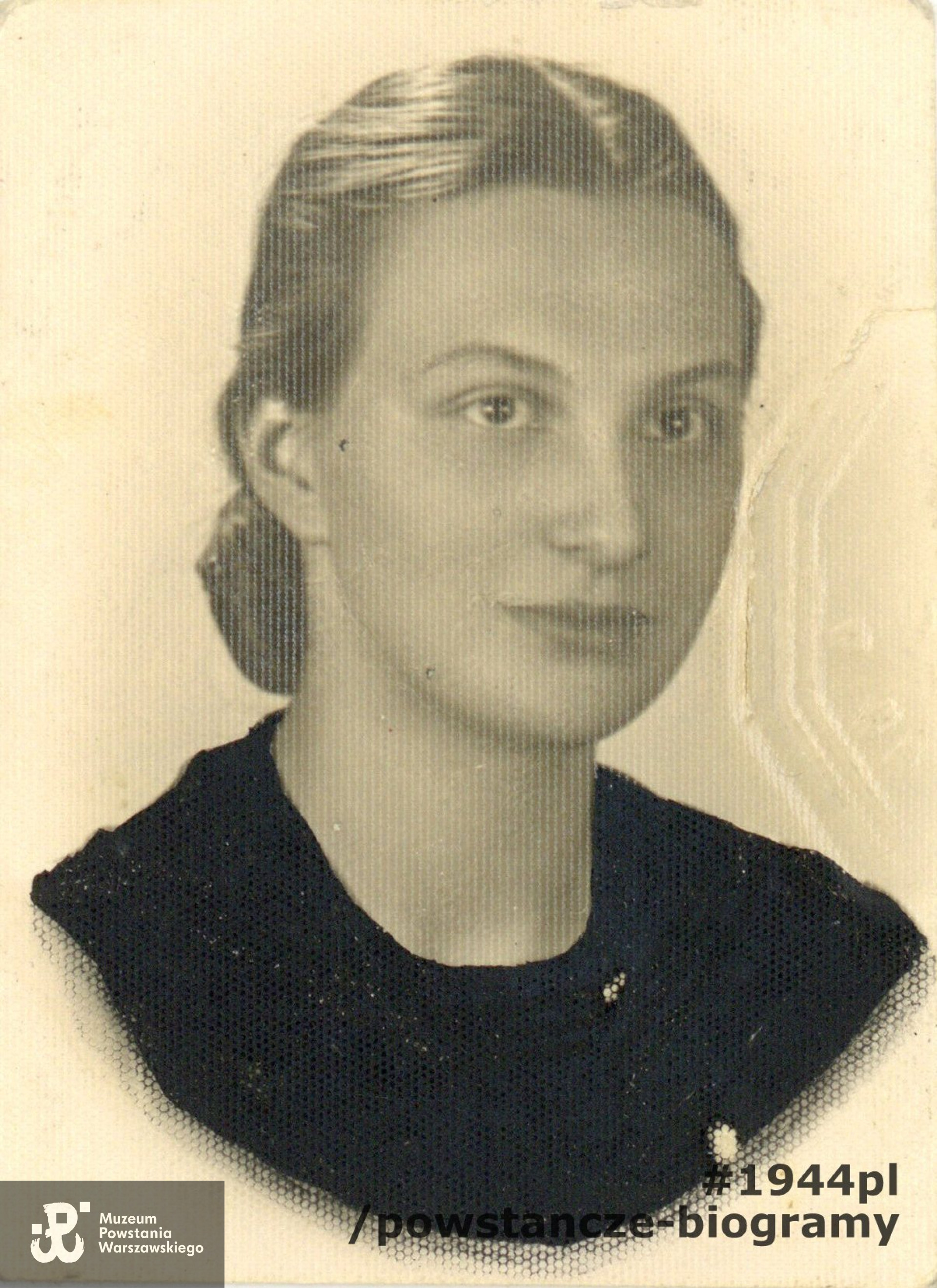Wanda Siedlanowska „Wanda” (1923-2011).  Fotografia portretowa ze zbiorów Muzeum Powstania Warszawskiego - materiały Ewy Orlikowskiej - Krasnowolskiej.  