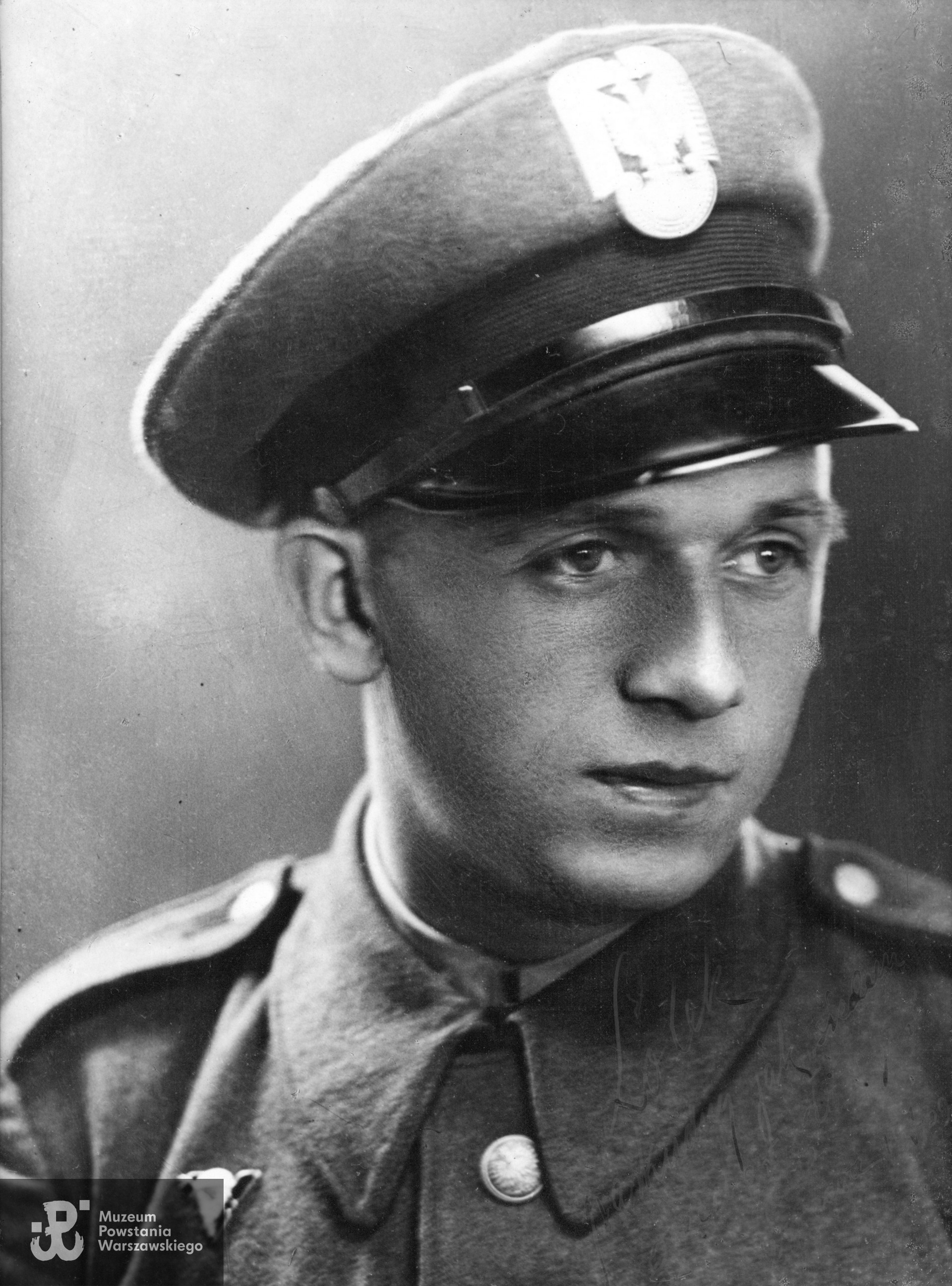 kpr. Leopold Mikołaj Tworkowski "Maciej" (1915-1944). Fot. ze zbiorów rodzinnych p. Bogusława Tworkowskiego, syna Powstańca. Skany wykonano w Muzeum Powstania Warszawskiego w maju 2022 r. 