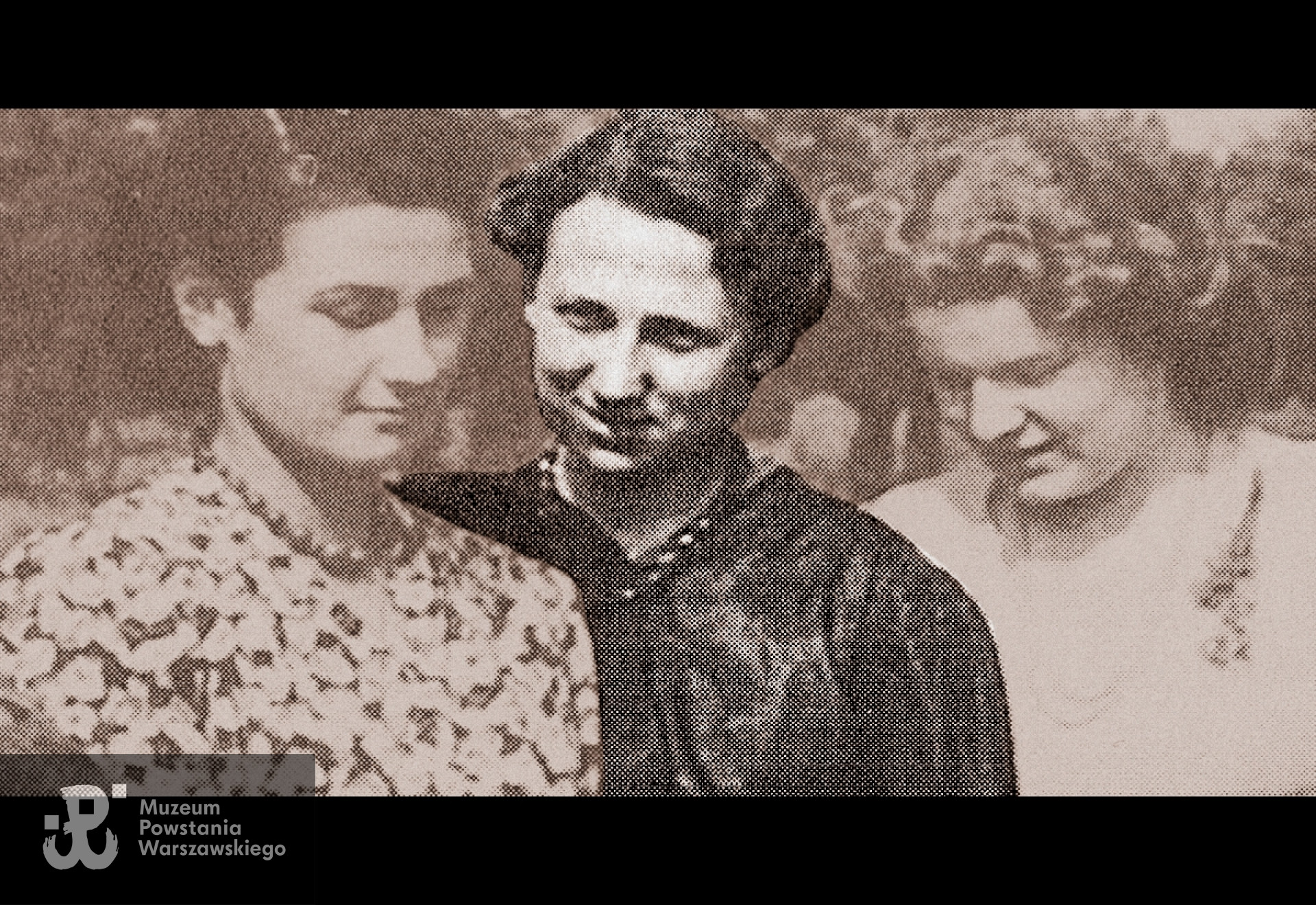 Danuta Zdanowicz (w środku). Zdjęcie z 1942 r. Fot. materiały prasowe/ domena publiczna/Wikimedia Commons