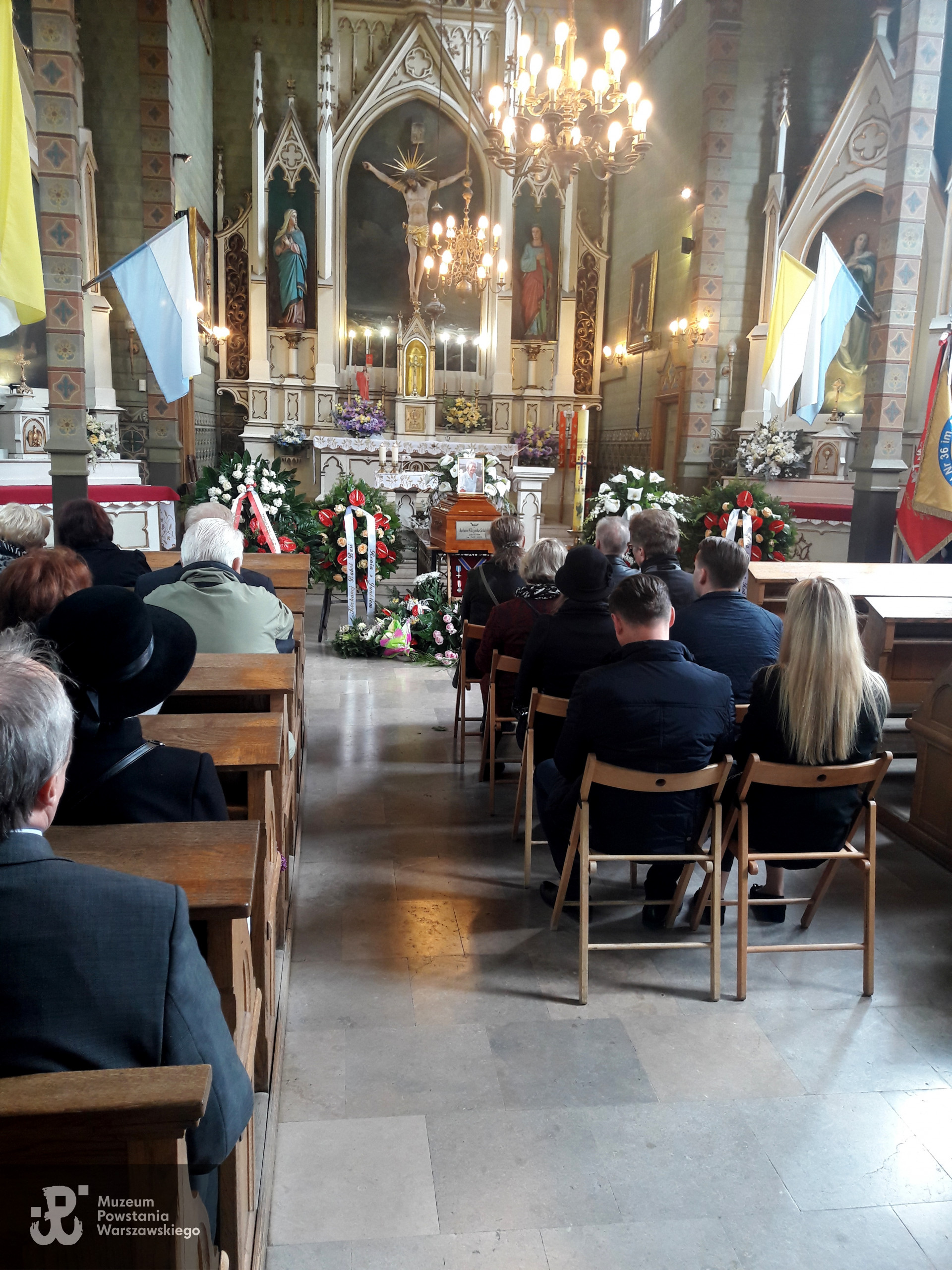 Pogrzeb śp. Barbary Wilczyńskiej-Sekulskiej na Cmentarzu Bródnowskim w Warszawie, w kościele "drewnianym". Fot. dzięki uprzejmości p. Mariusza Pawlaka z PWPW S.A.