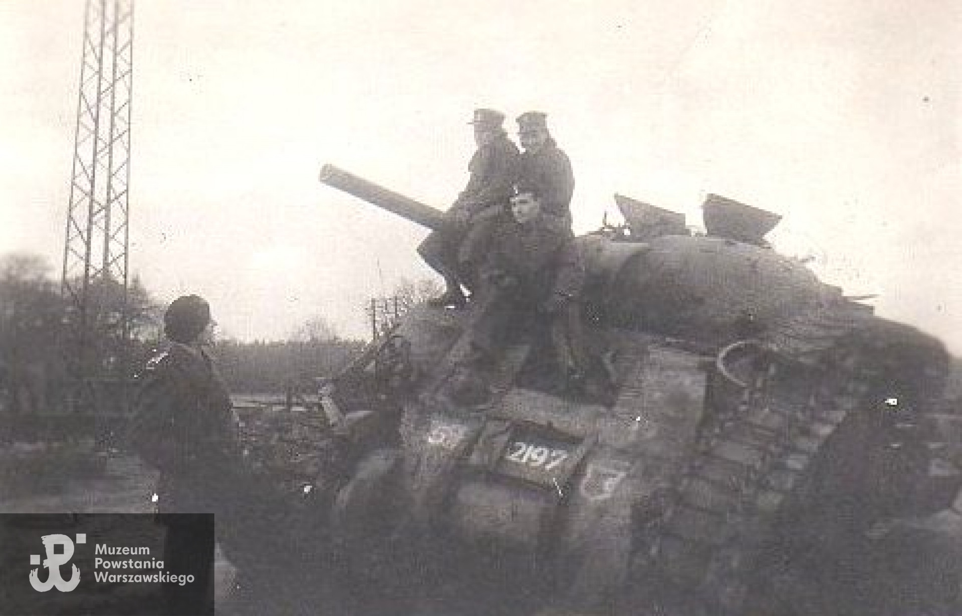 Meppen 1945  - na czołgu siedzi Wiktor Rug, za nim Jagoda