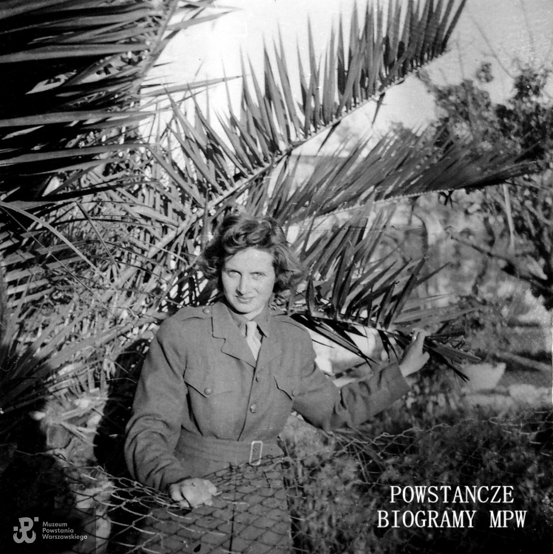 Jacka Siwecka - Wojtecka, na zdjęciu po wyzwoleniu, w mundurze PSZ. Fot. ze zbiorów  Jacki Wojteckiej z d. Siweckiej udostępnione przez od Stefana Wieszczyckiego