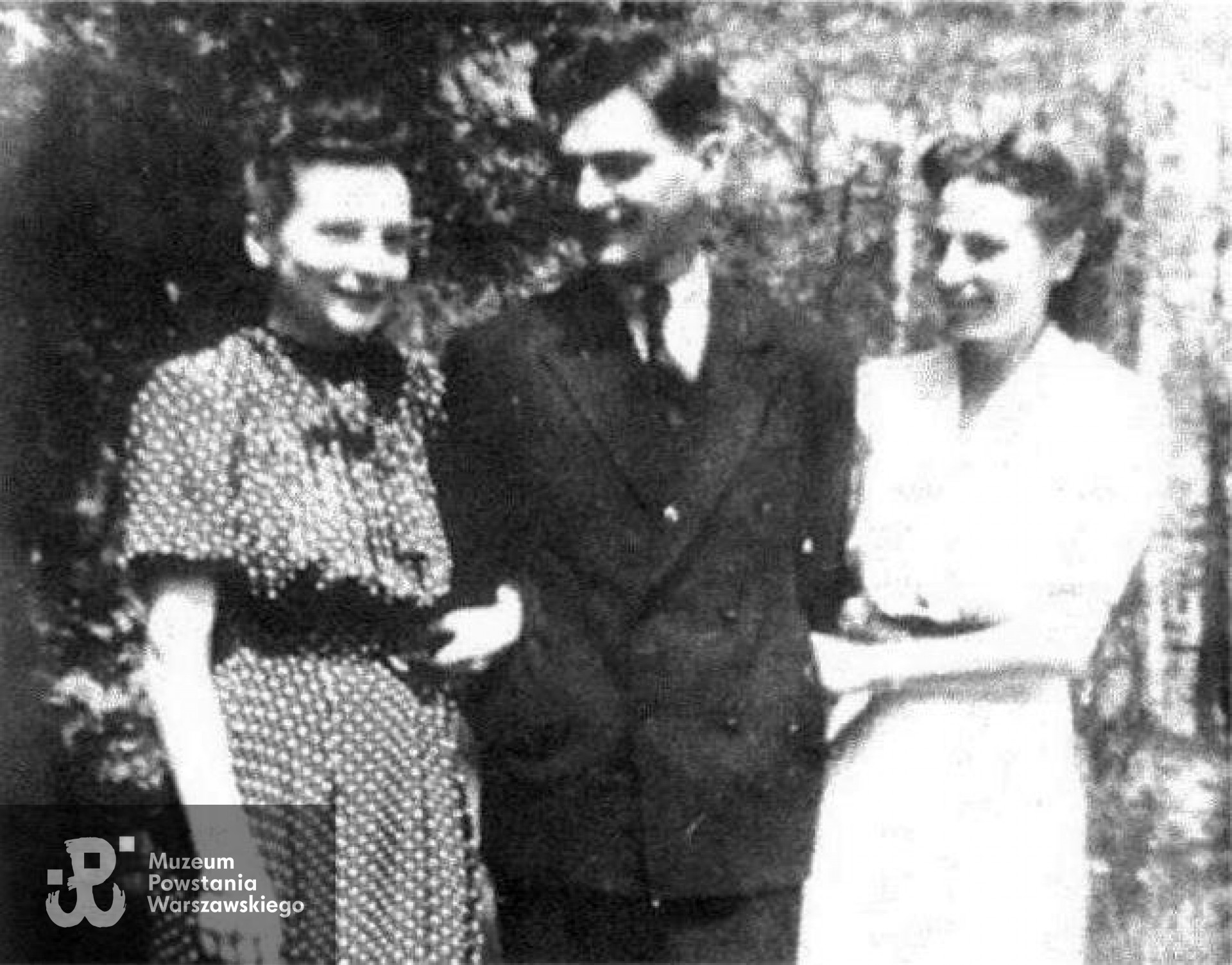 Rodzeństwo Radajewskich: od lewej - Maria, Włodzimierz i Romana.  Fot. materiały do Słownika Uczestników PW - Pokój Kombatanta