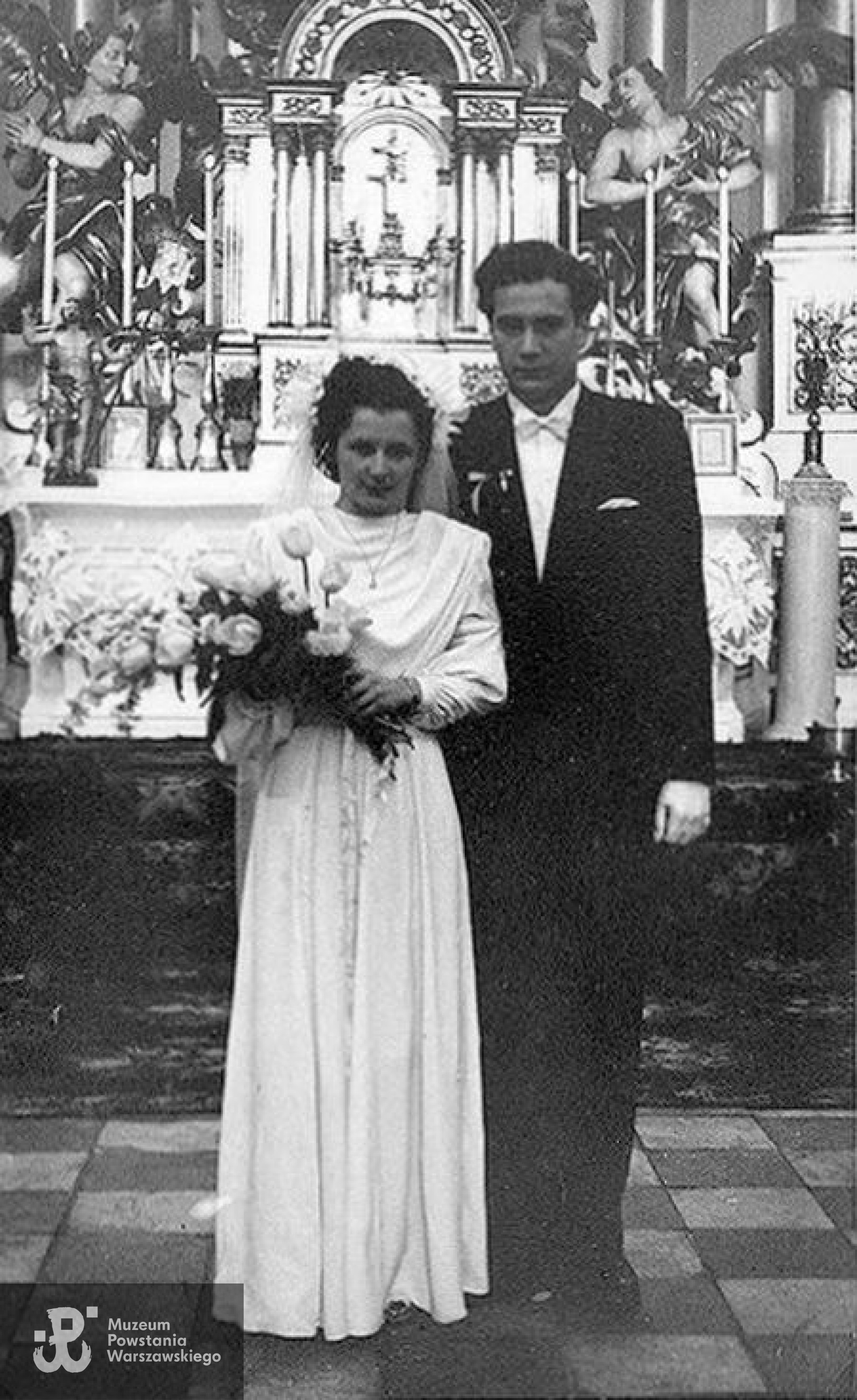 Ślub Wandy Bobrowskiej z Jerzym Kapczyńskim. Ze zbiorów Anny Leskiewicz / Archiwum 2. HBAP "Żbik"