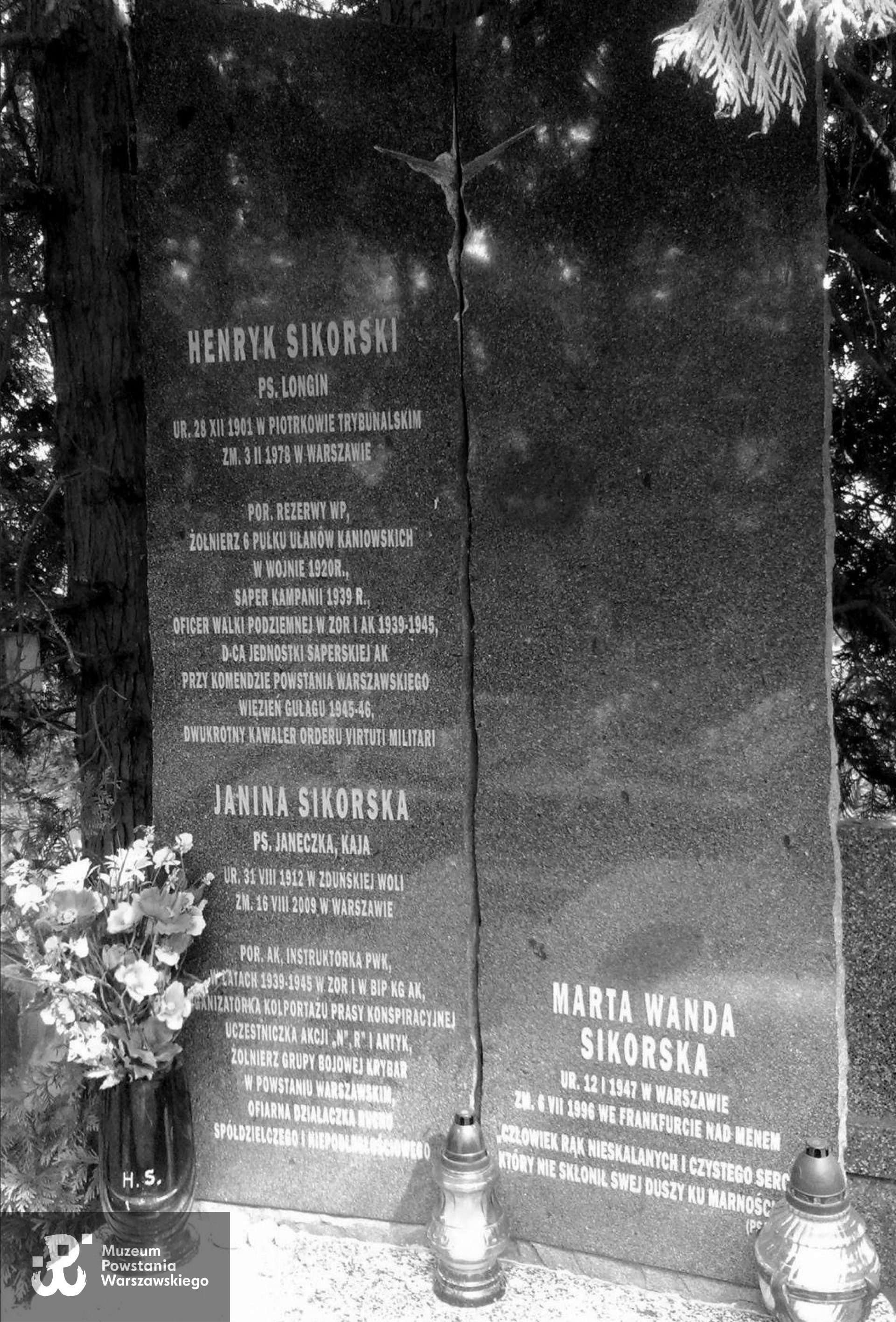 Warszawa, Cmentarz Wojskowy na Powązkach, kwatera A II, rząd  13, grób 16. Fot. Beata Trzcińska
