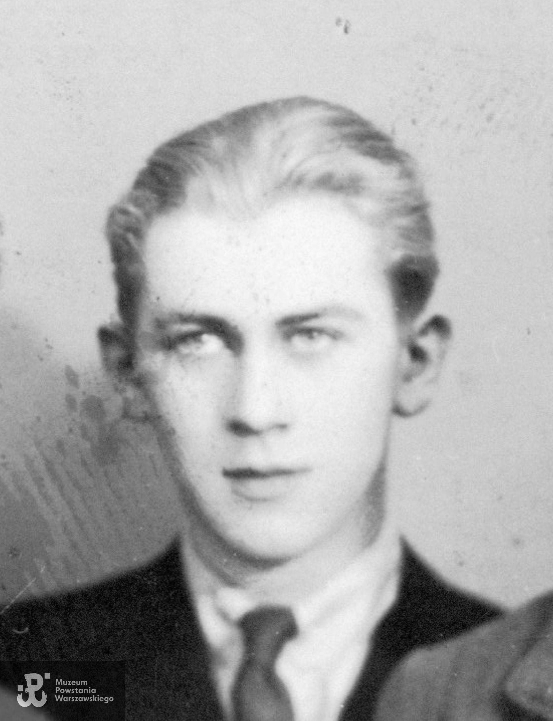 Michał Przychodzeń "Dubik" Fragment szerszego ujęcia. Ze zbiorów rodzinnych p. Hanny Młodziejewskiej, bratanicy Witolda Młodziejewskiego ps. "Chaber" 