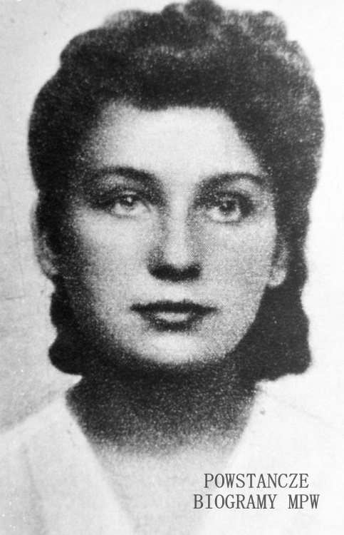 Fotografia portretowa. Łączniczka Leokadia Bawolik "Ewa"(1922-1944). Ze zbiorów Muzeum Powstania Warszawskiego, sygn. MPW-IK/2995