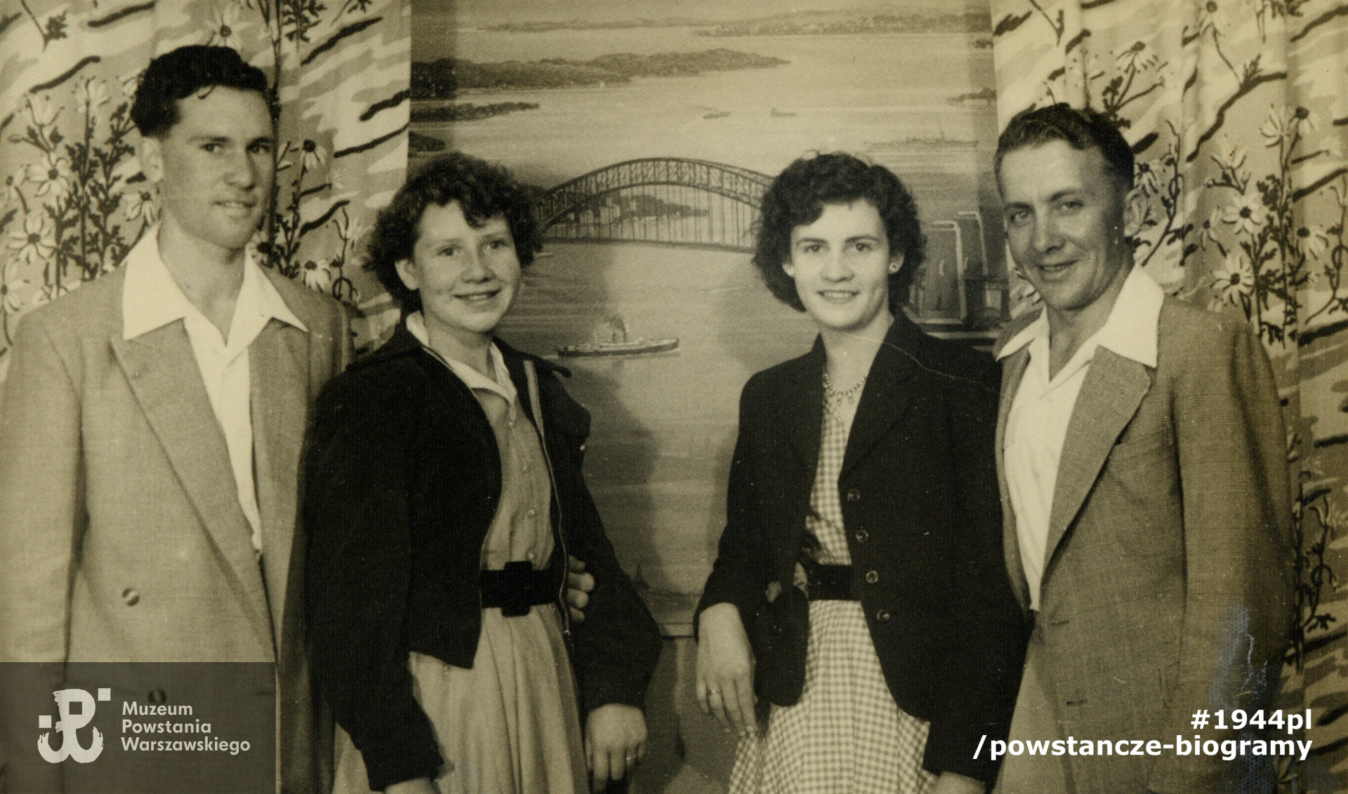 Fotografia wykonana na emigracji, Australia, Spingside, 1954 rok. Hieronim Oleksiak widoczny pierwszy po prawej stronie, obok (II z prawej) jego narzeczona Doreen. Fot. z archiwum rodzinnego p. Ewy Rytter