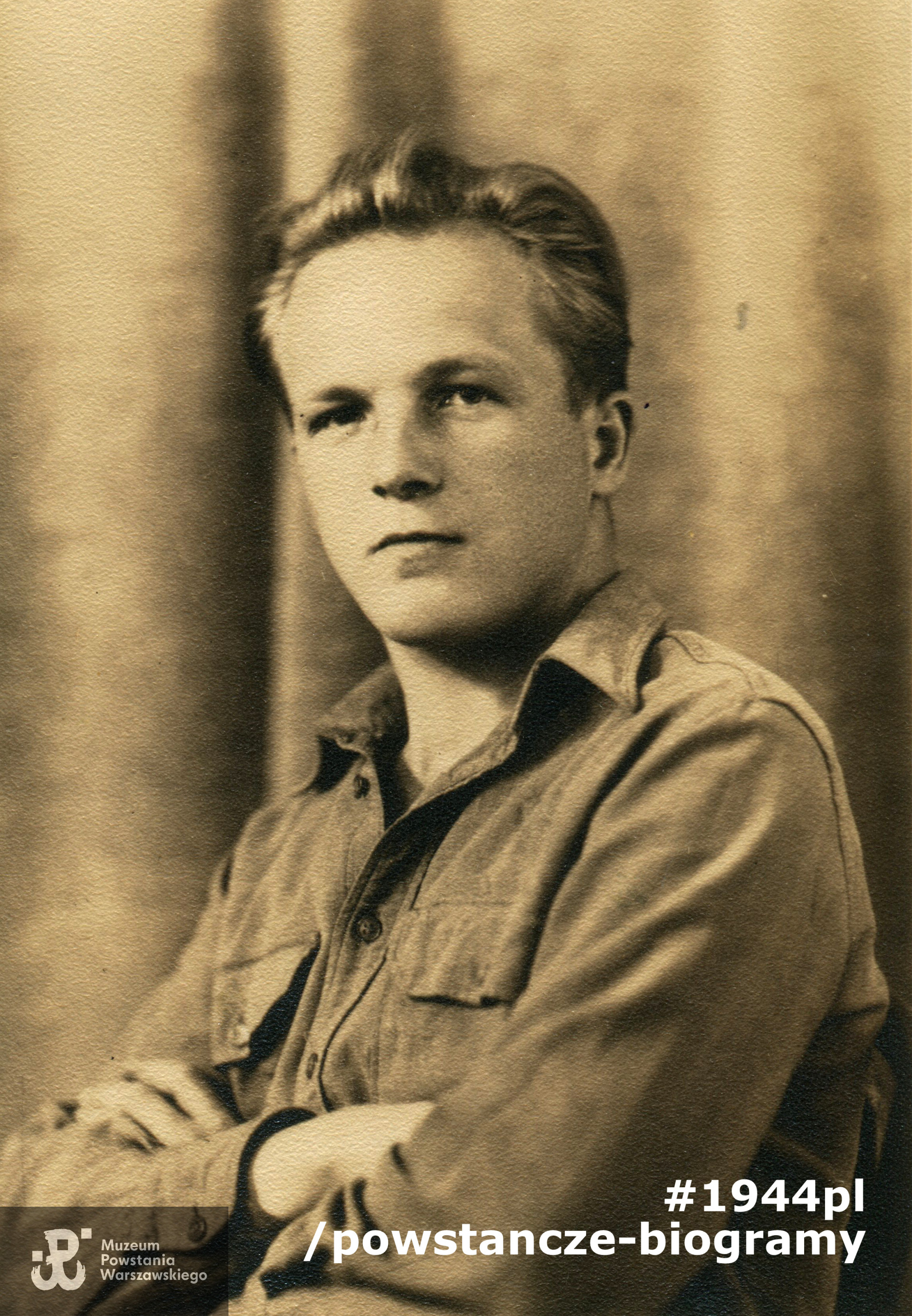 strz. Edmund Edward Modro ps. "Feliks" (1922 - 1983).  Fotografia wykonana w 1944 roku, niedługo przed wybuchem Powstania Warszawskiego. Fot. z archiwum rodzinnego p. Agnieszka Skiby-Dmitruk