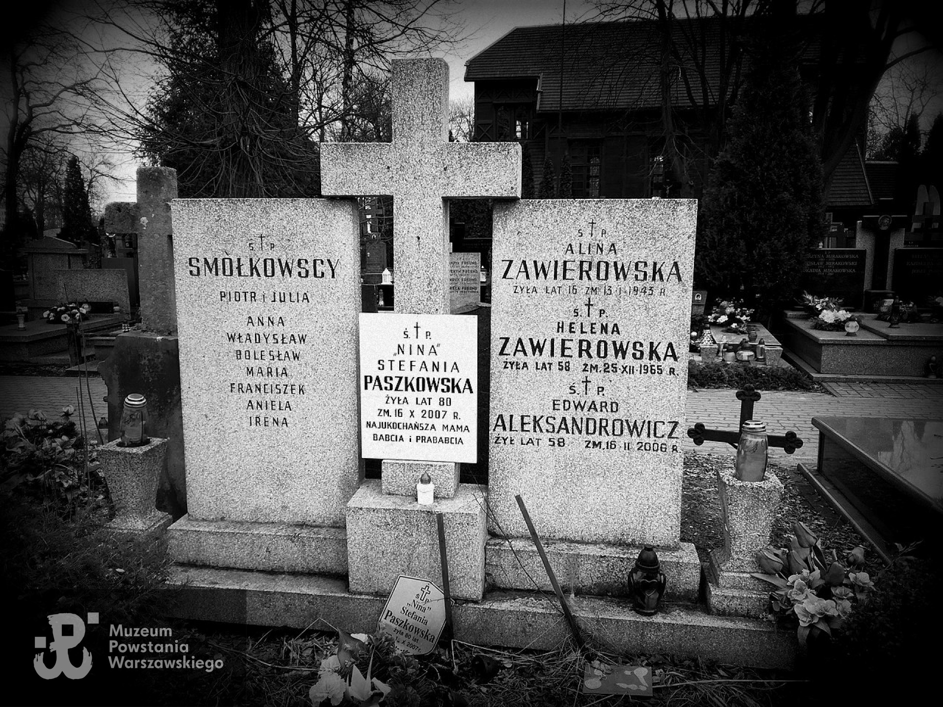 Mogiła na Cmentarzu Bródnowskim w Warszawie, kw. 12A, rząd 2, miejsce 21-22, źródło: Wikipedia