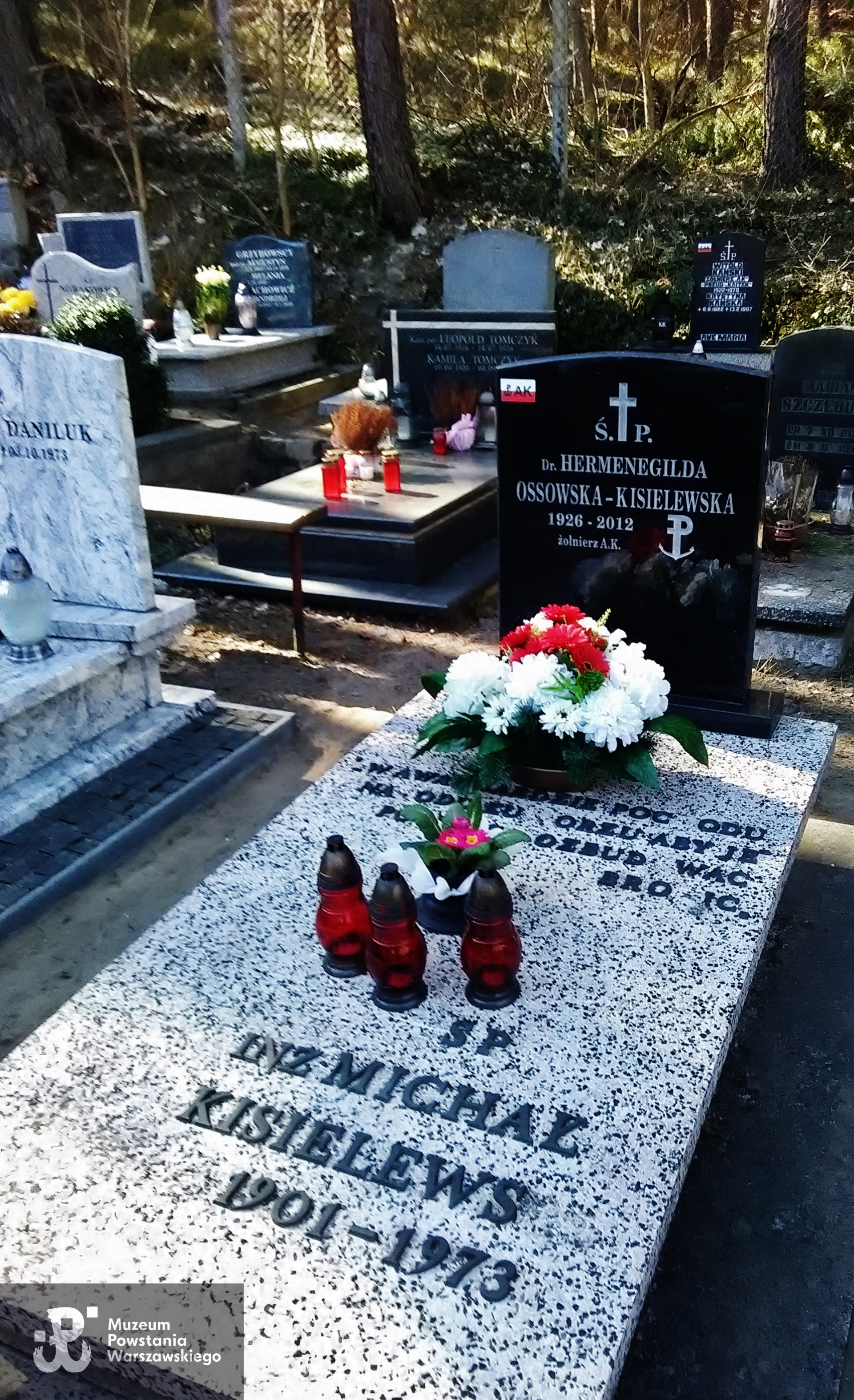Zdjęcia mogiły nadesłała Pani Regina Grandowicz