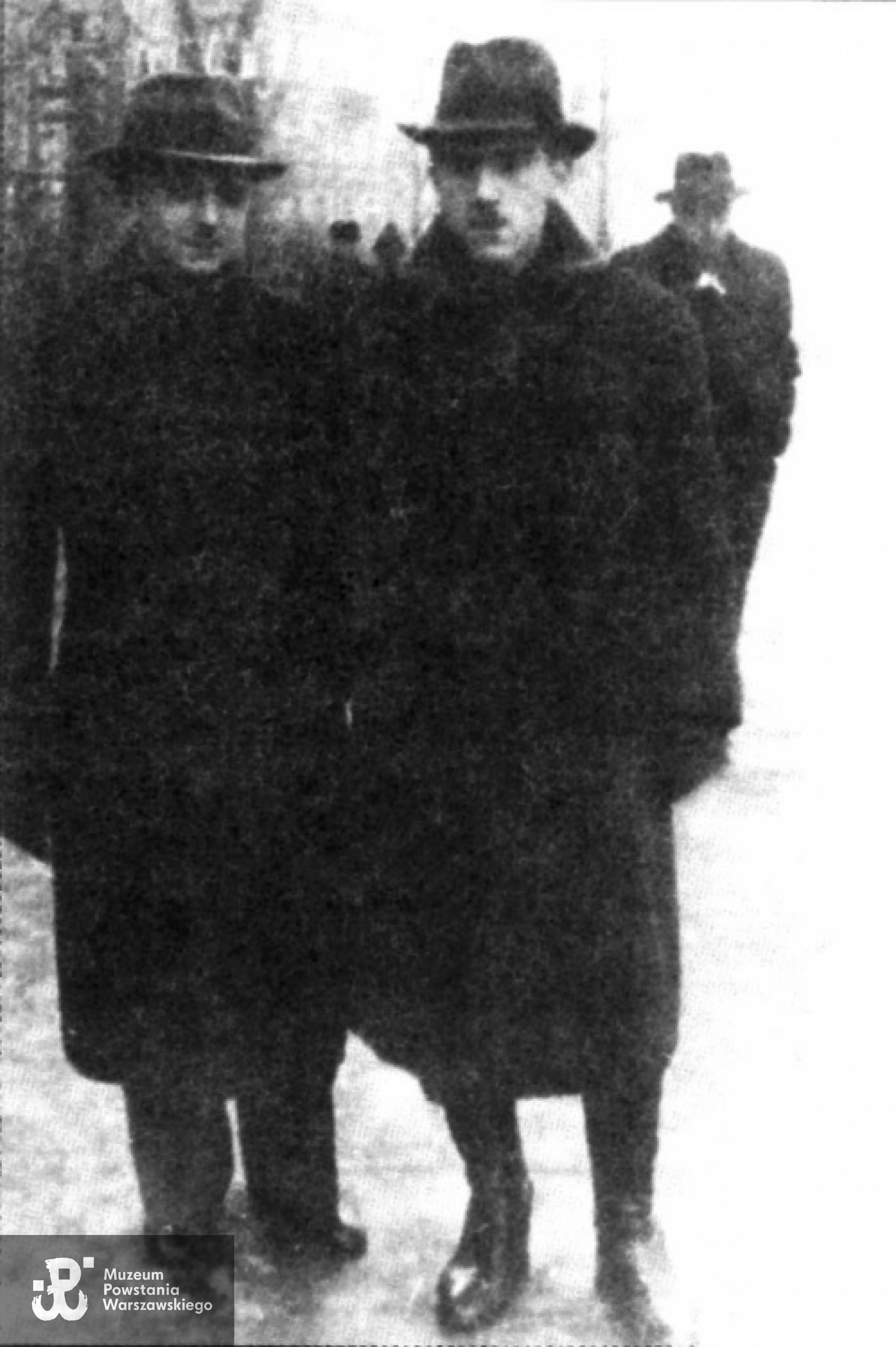 Warszawa, jesień 1943 r. od lewej Zbigniew Pawlak i Czesław Uhma