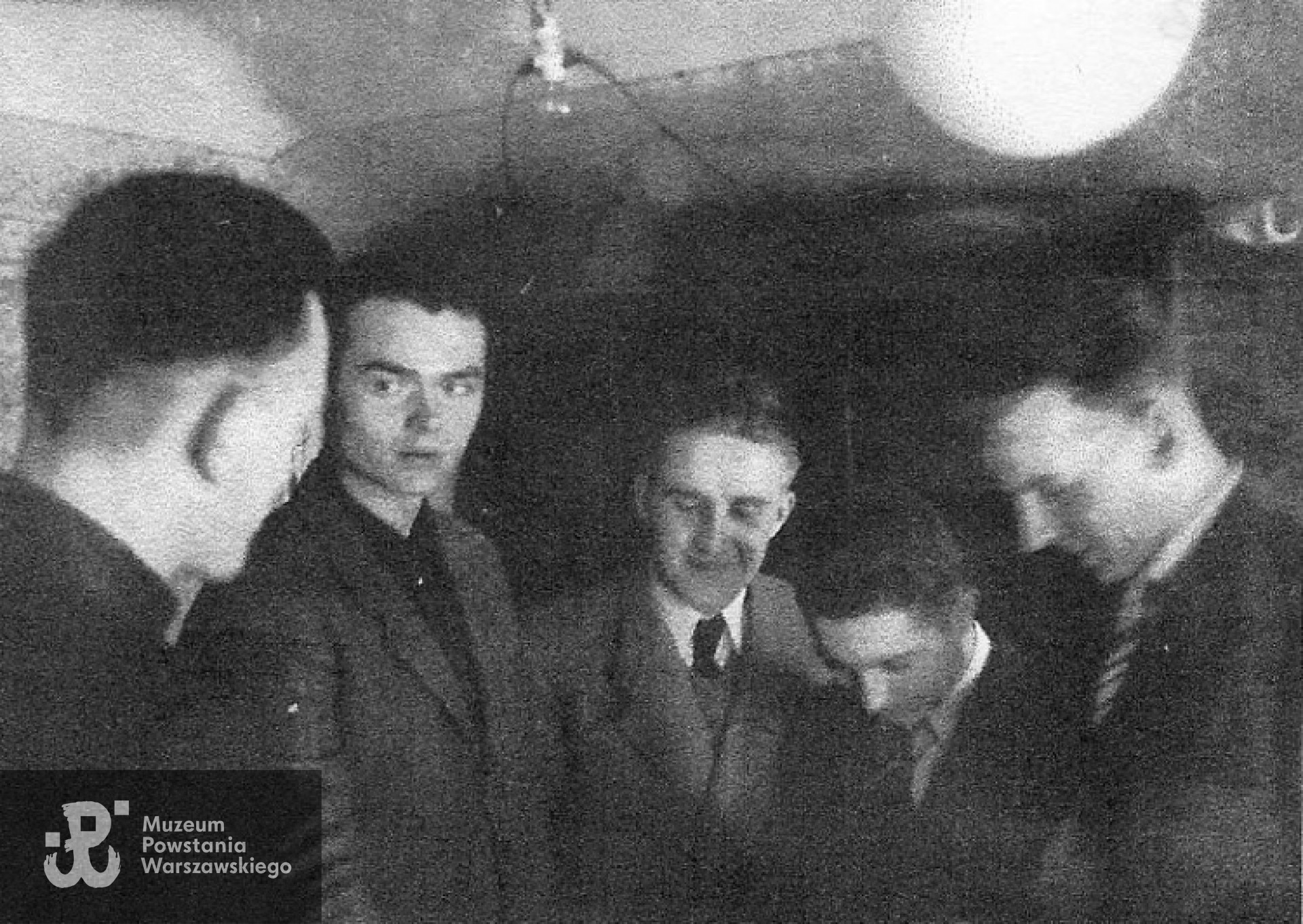 Od lewej stoją NN, Polachowski, Weyna, NN, Lewandowski