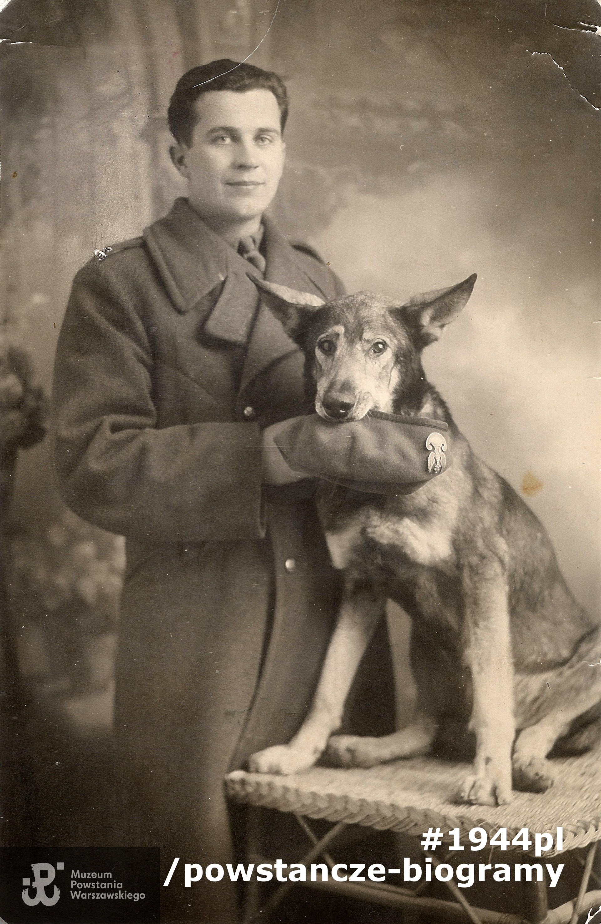 Stanisław Ester jako żołnierz 2. Korpusu Polskiego.  Tolentino, Italia,  luty 1946 r.  Fotografia z archiwum rodzinnego   p. Wiesława Estera, syna Powstańca