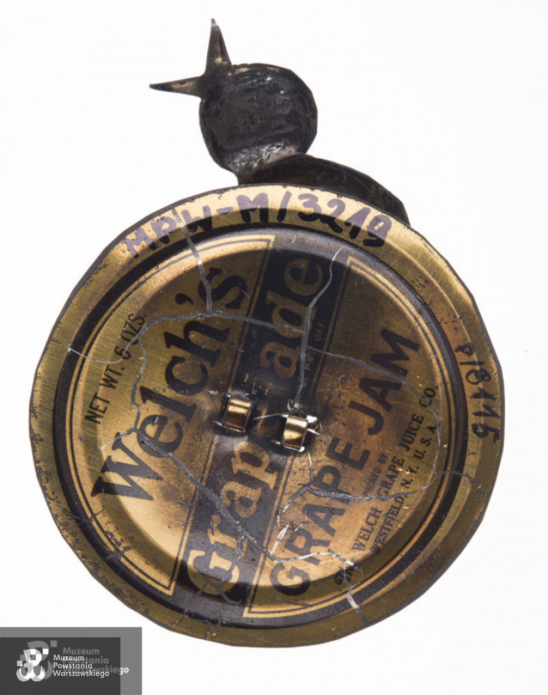 Wielkanocny blaszany kurczaczek podarowany Zofii Siemaszko „Hance”. Ze zbiorów Muzeum Powstania Warszawskiego