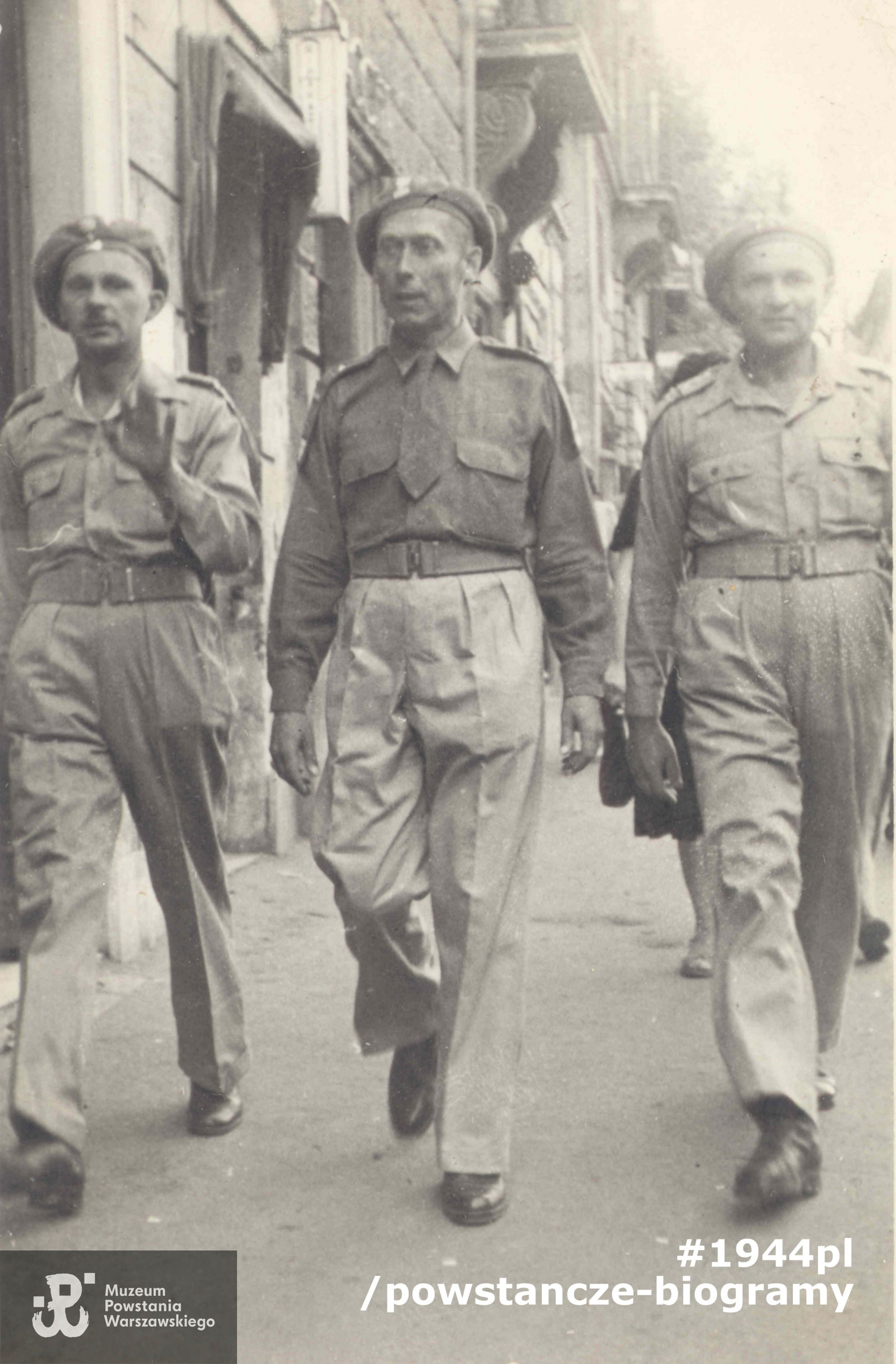 Wacław Chojna (pierwszy z lewej) z kolegami we Włoszech 1945 r. Fotografia ze zbiorów rodzinnych, skan udostępniła p. Agnieszka Ławacz-Sampanis