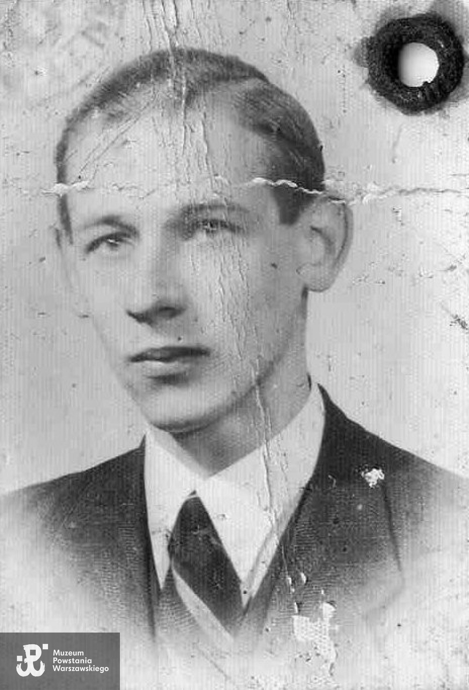 Gabryel Nowakowski (1922-1944). Fot. z dokumentów z okresu okupacji niemieckiej