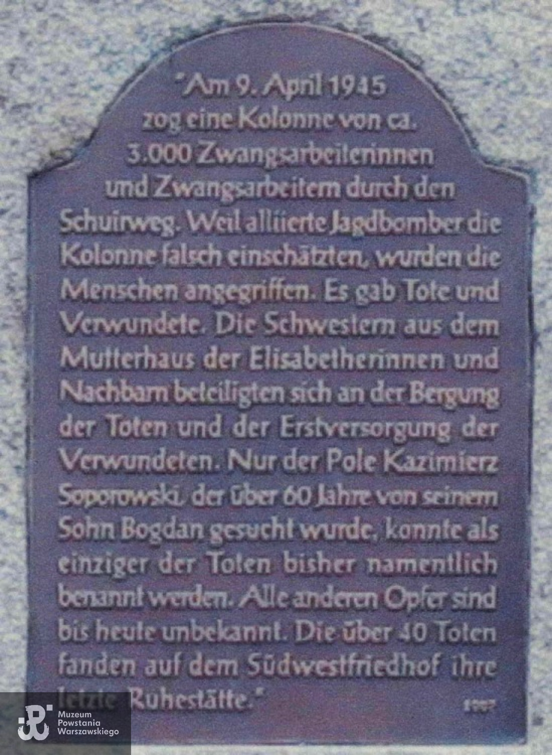 Tablica umieszczona na kamieniu przy Schuirweg w Essen.