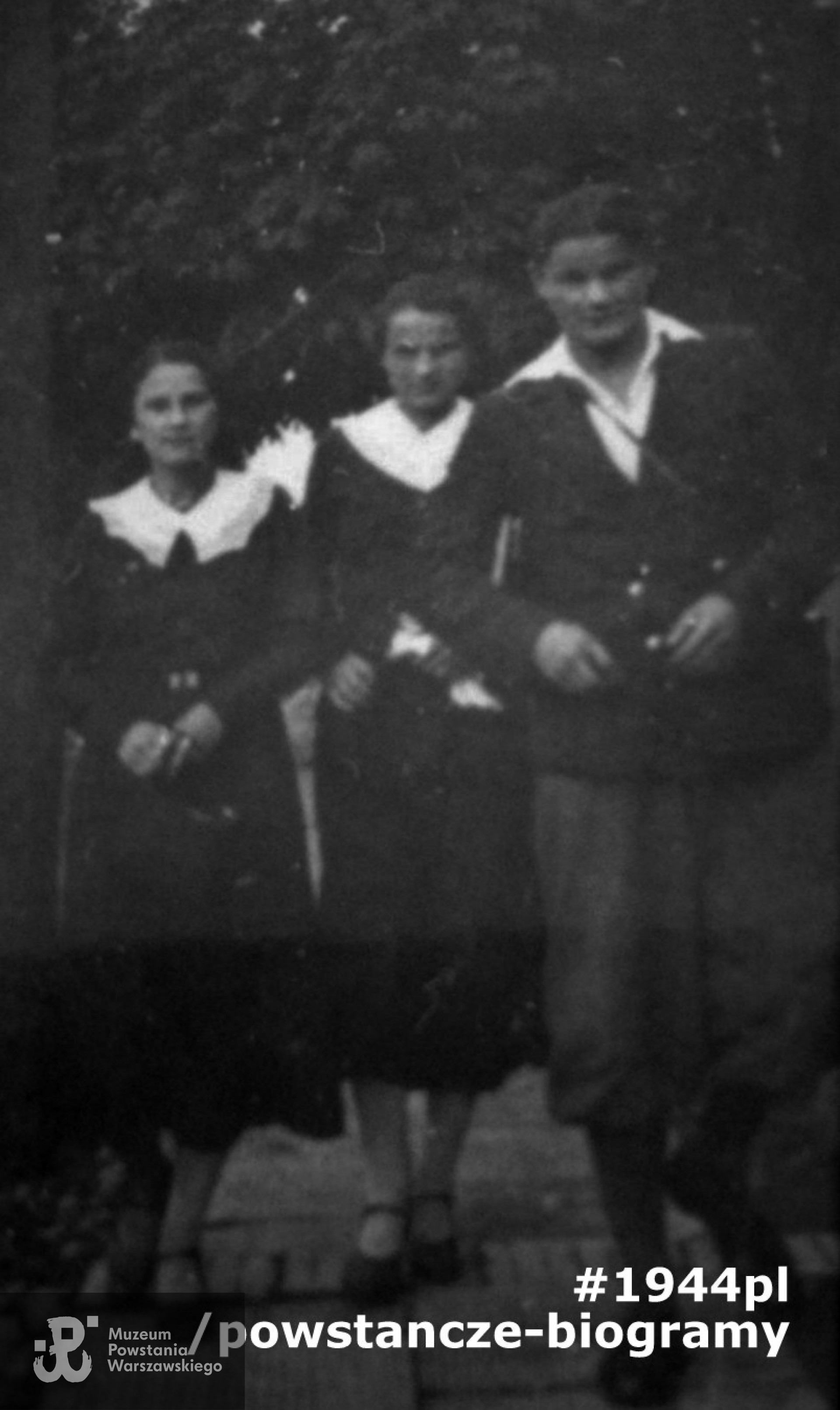 Stanisław z siostrami. Fotografia z archiwum rodzinngo p. Joanny Dolińskiej