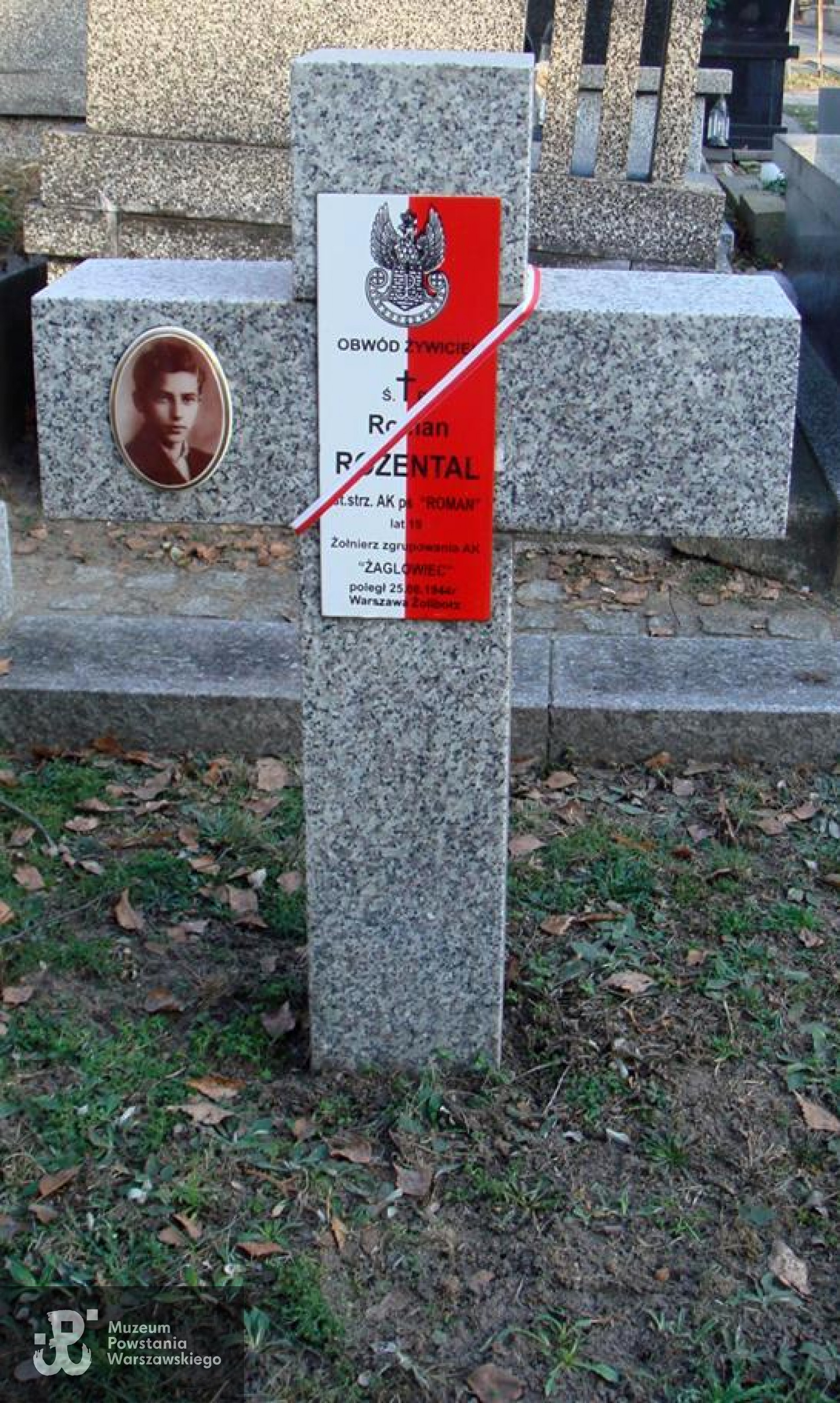  Cmentarz Parafialny w Pruszkowie przy ul. Kraszewskiego 23, sektor  P2, rząd W, grób 22