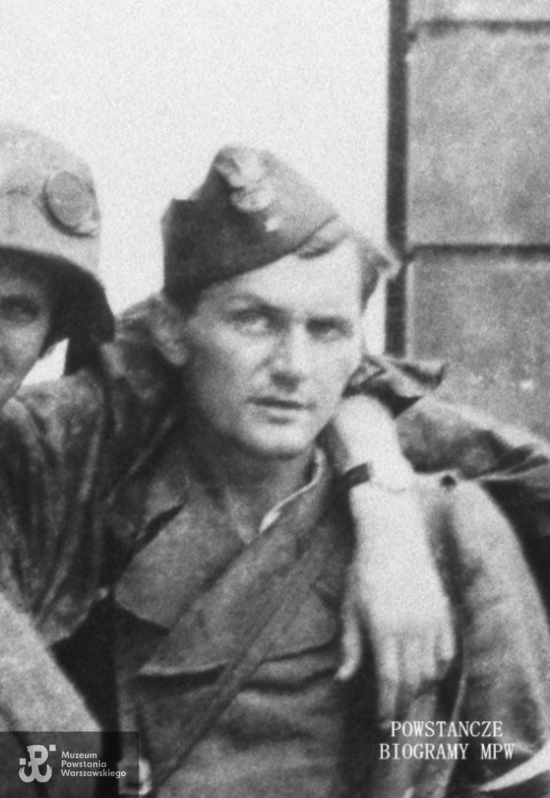 Fragment szerszego ujęcia. Ze zbiorów Muzeum Powstania Warszawskiego, sygn. MPW/IN-3634