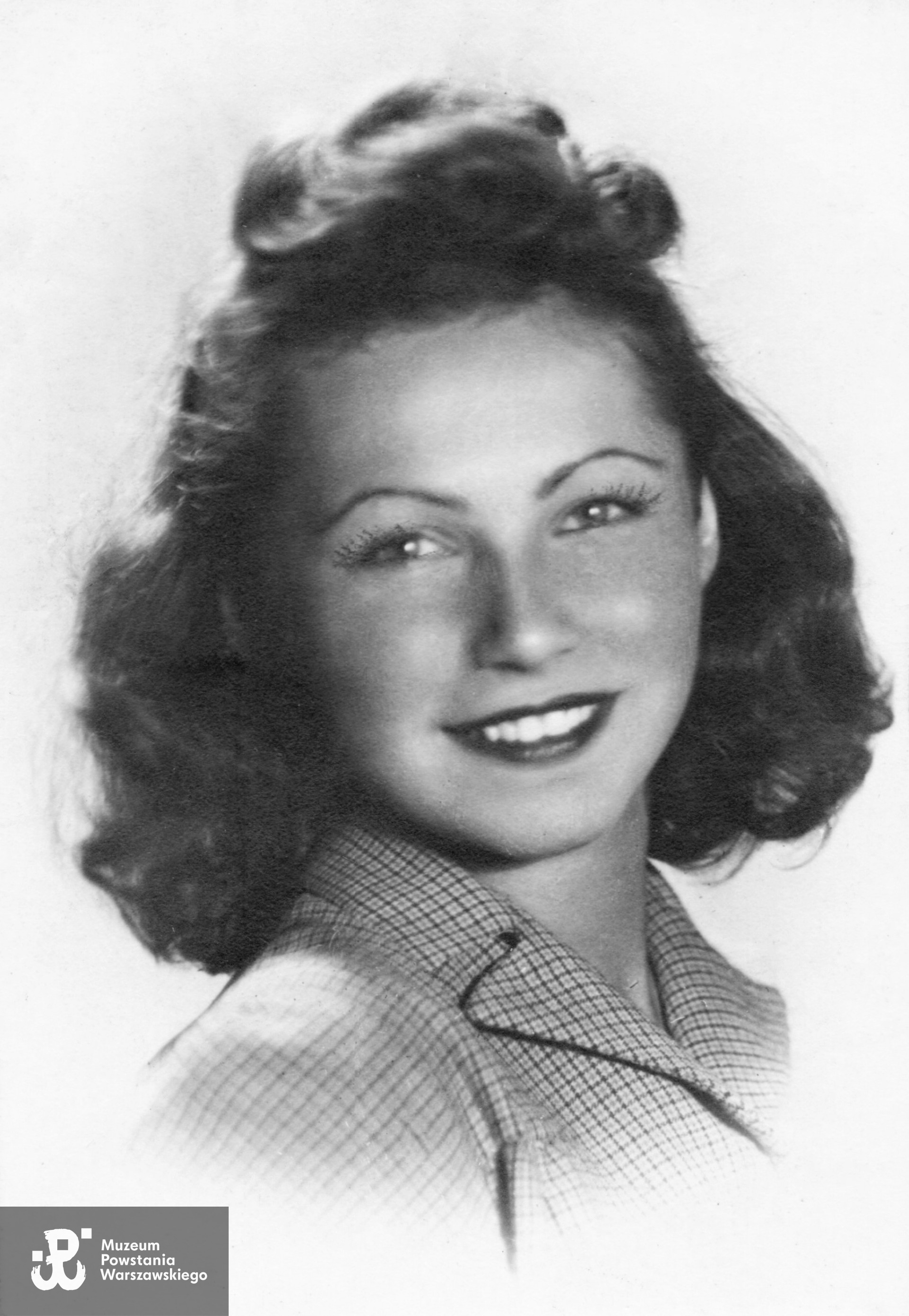Wiesława Proce "Wiesia" (1926-2022). Fot. ze zbiorów rodzinnych, skany wykonano w Muzeum Powstania Warszawskiego - Pokój Kombatanta MPW, 2022