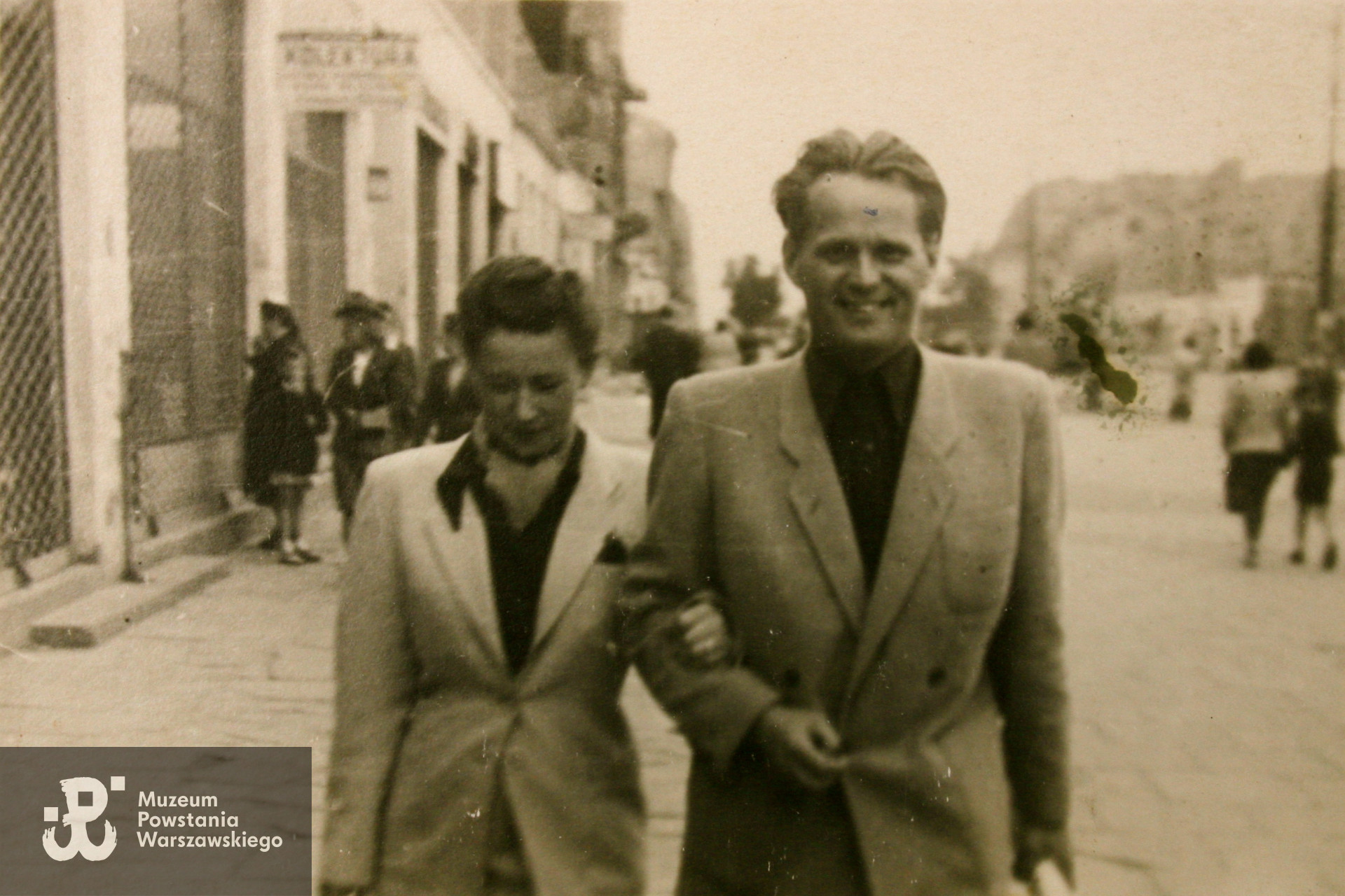 Janina i Kazimierz Puczyńscy, fotografia wykonana we wczesnym okresie powojennym, zapewne przed 1952 r. Ze zbiorów rodzinnych pp. Puczyńskich, skan udostępnił wnuk, p. Maciej Puczyński.