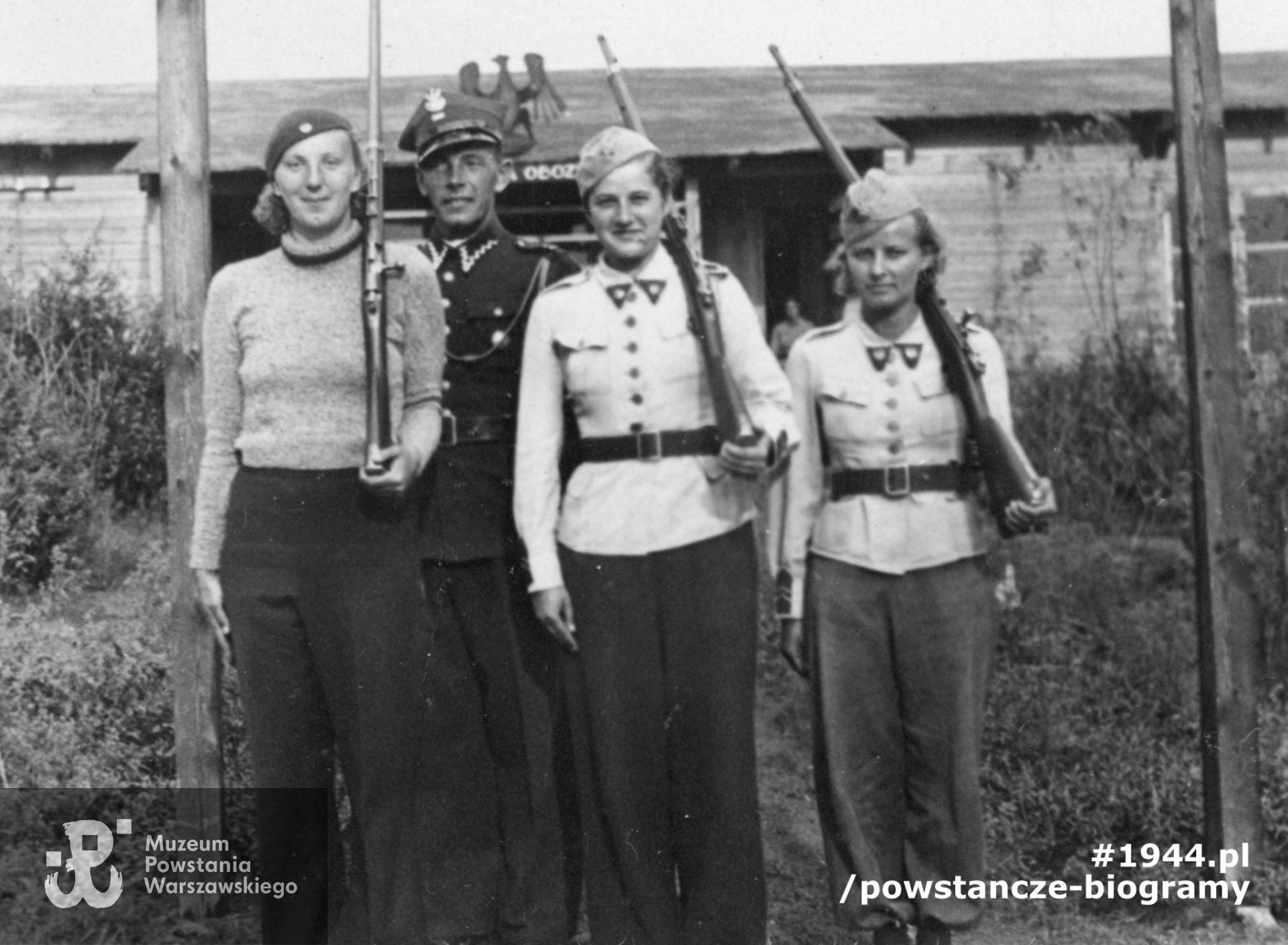Zdjęcie wykonane w Spale w sierpniu 1939 roku,  stoją od lewej: Zofia Kuczyńska, Róża Giergielewicz i Ida Grabowska-Piekarska. Fot. ze zbiorów Muzeum Powstania Warszawskiego, sygn. P/8912/17