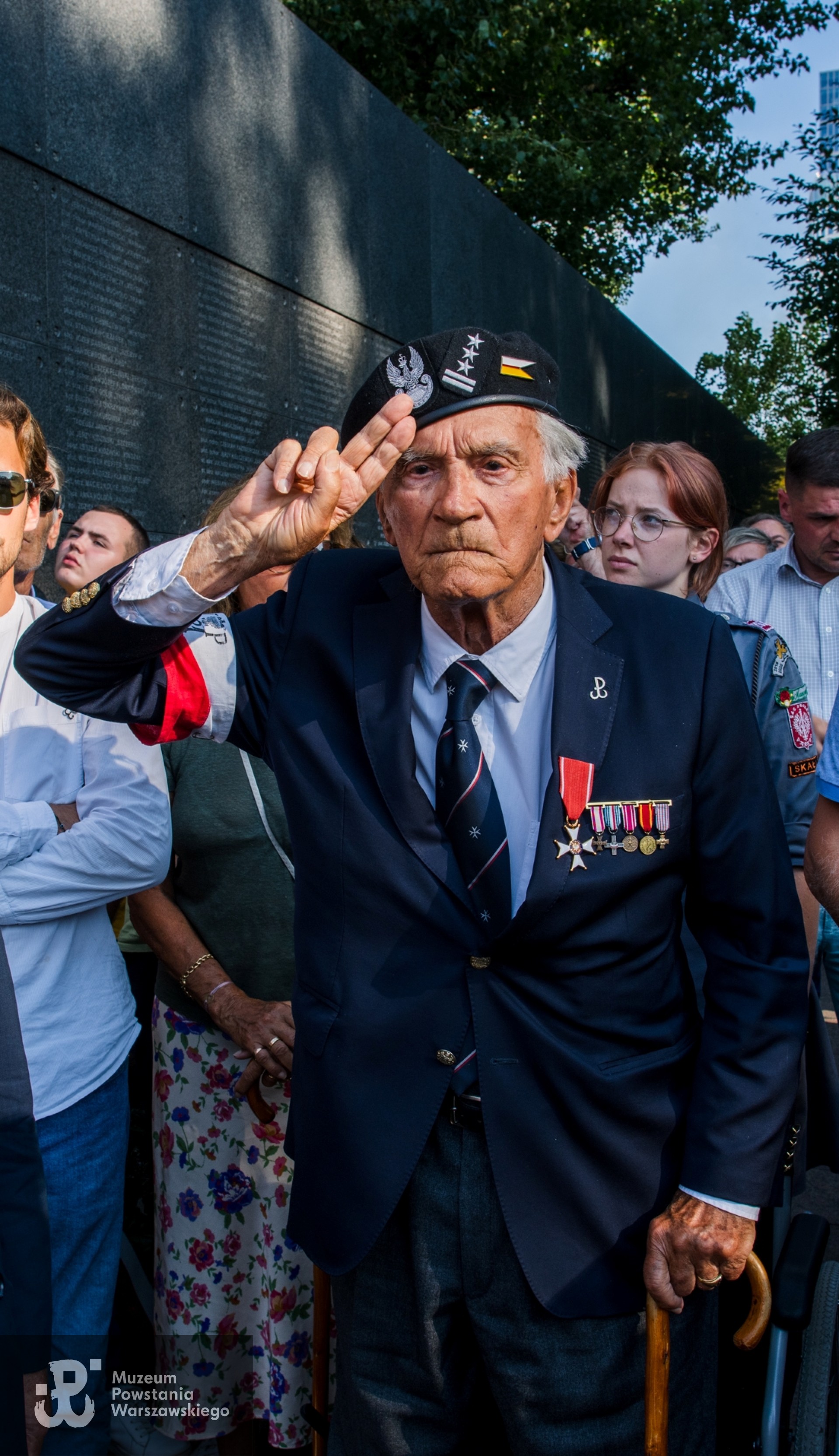 Pan płk. Jerzy Baranowski podczas uroczystości 80. rocznicy wybuchu Powstania Warszawskiego, godzina "W" w Parku Wolności przy Muzeum Powstania Warszawskiego, 01.08.2024. Fot. Katarzyna Stefanowska/MPW