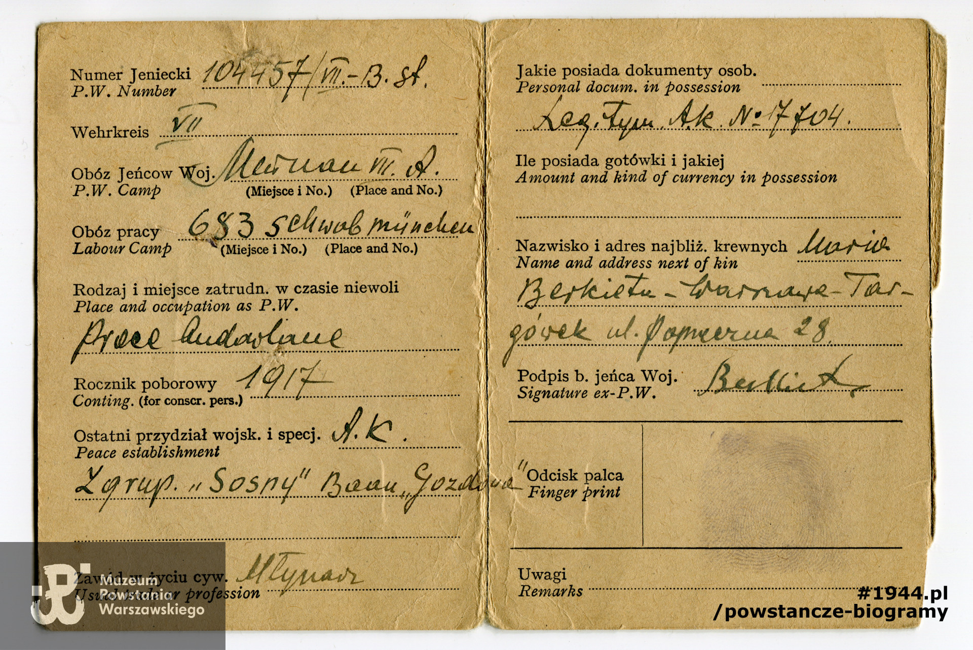 Fragment Legitymacji Byłego Jeńca Wojennego - Identity Card ex prisoner of war (dokument w języku angielskim i polskim wystawiony po wyzwoleniu z obozu przez Polskie Siły Zbrojne). Ze zbiorów Muzeum Powstania Warszawskiego, sygn. P/4381, przekazał p. Adam Berkieta