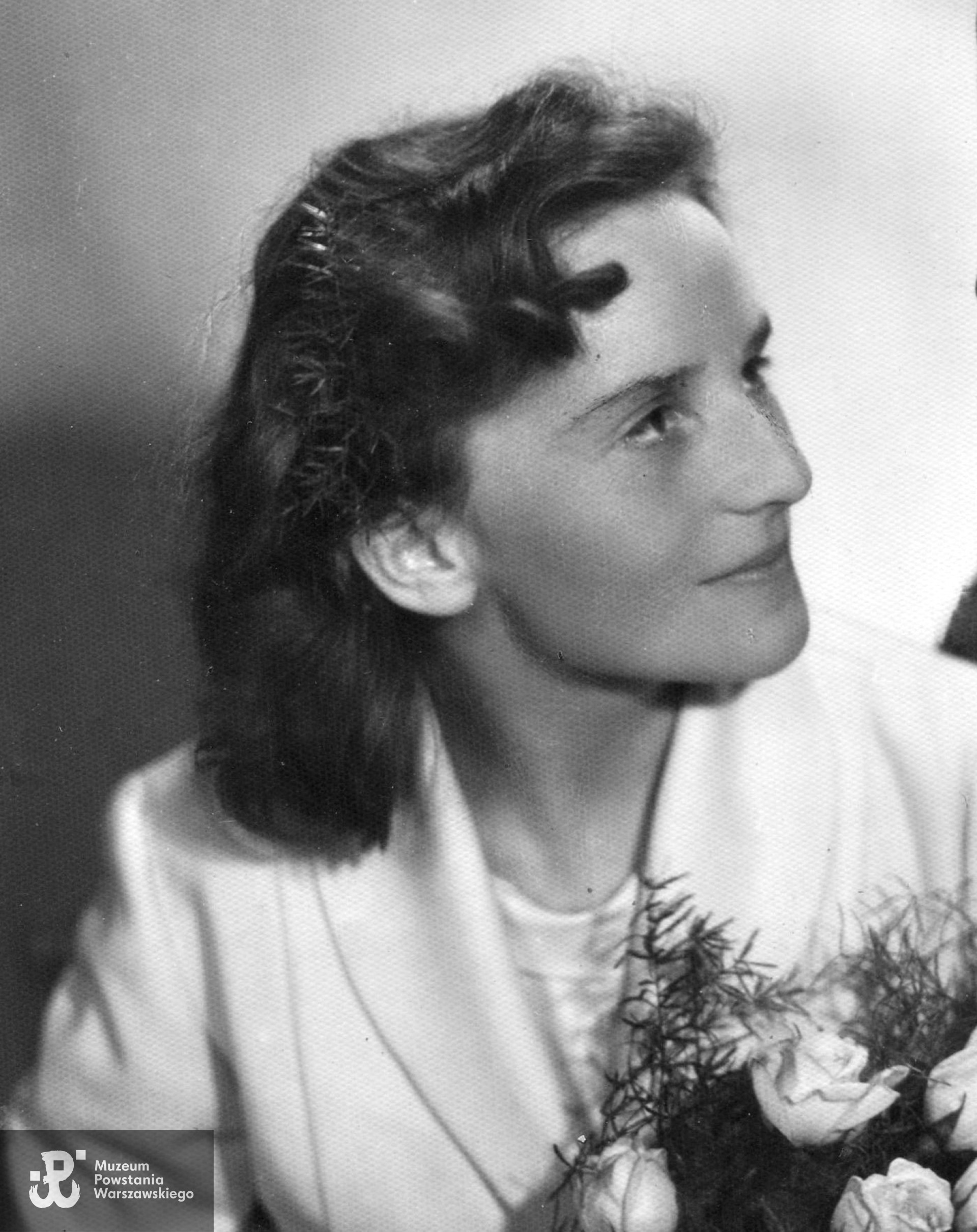 Krystyna Ossowska (1957). Fot. ze zbiorów rodzinnych p. Krystyny Ossowskiej-Cypryk. Skany wykonano w Dziale Kombatanta MPW